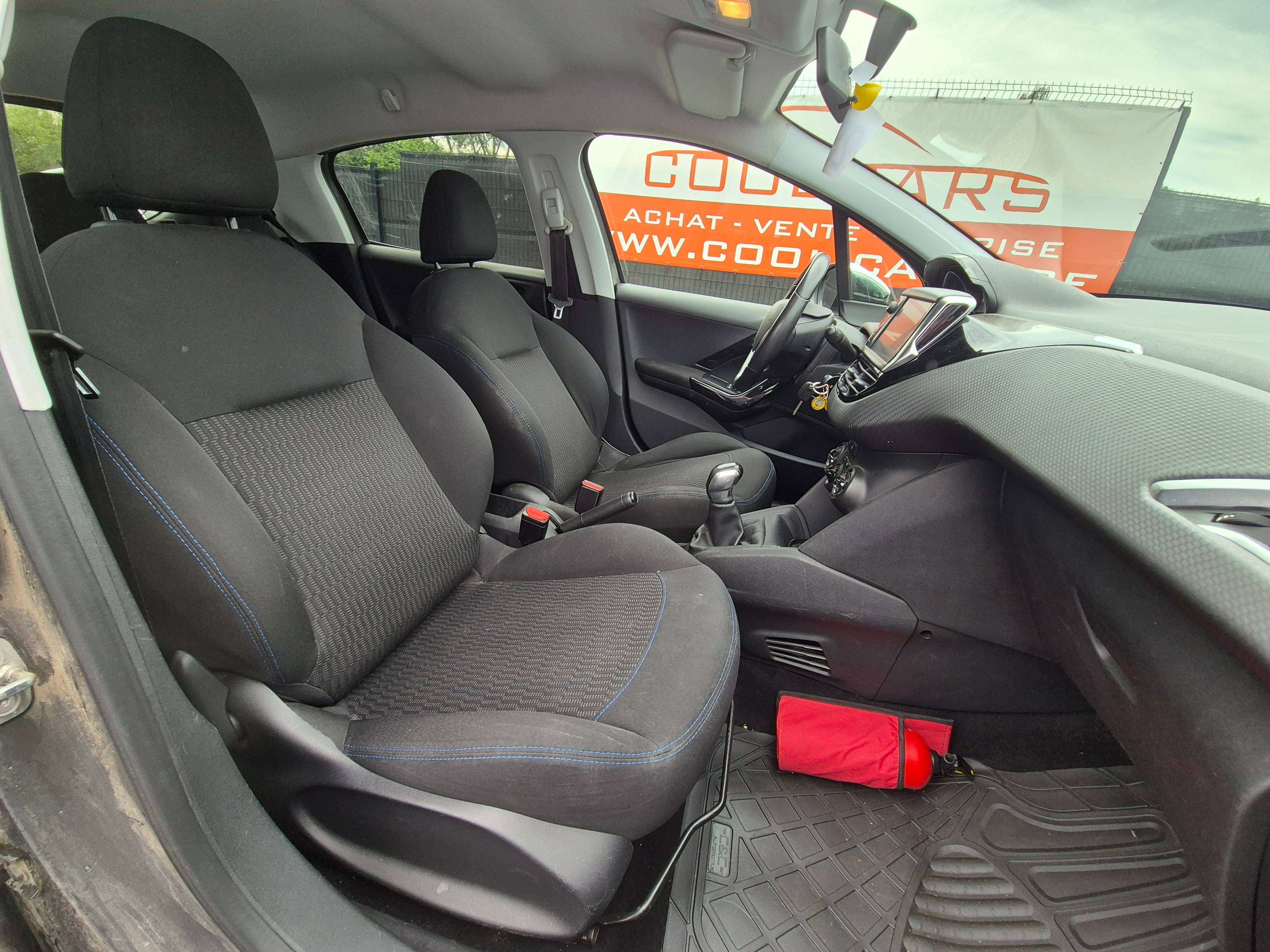 Peugeot 208 1.2i Style