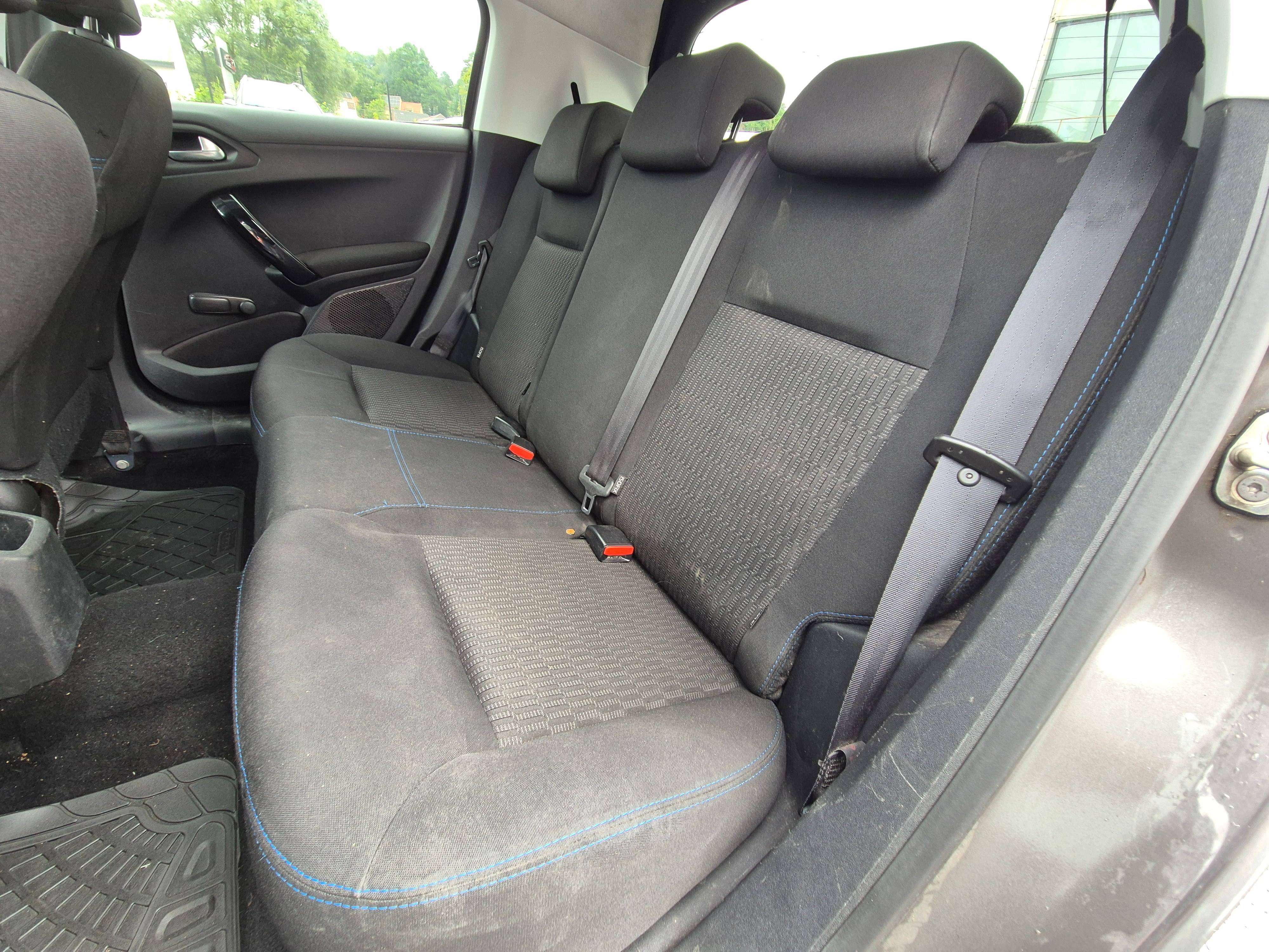 Peugeot 208 1.2i Style