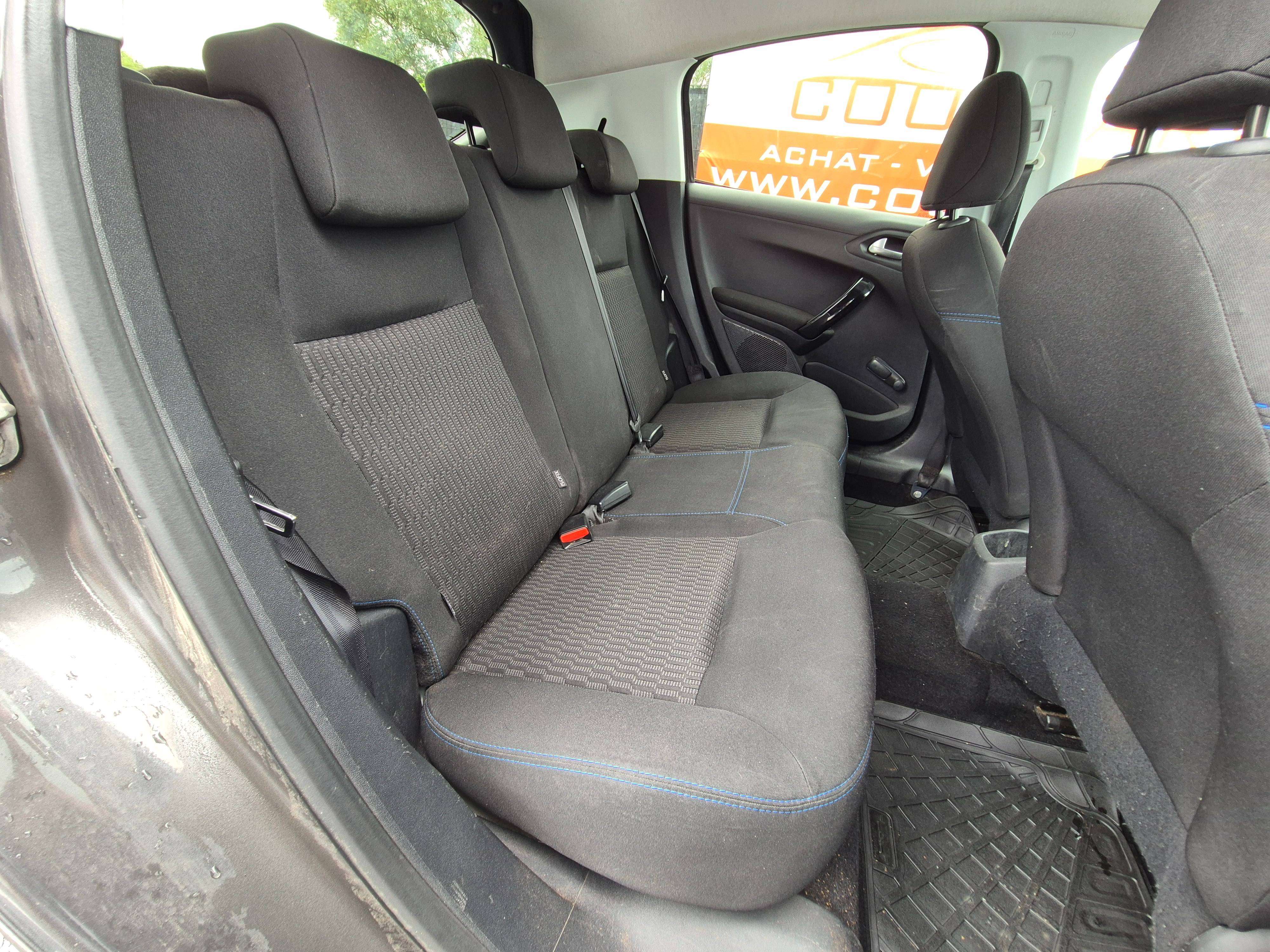 Peugeot 208 1.2i Style