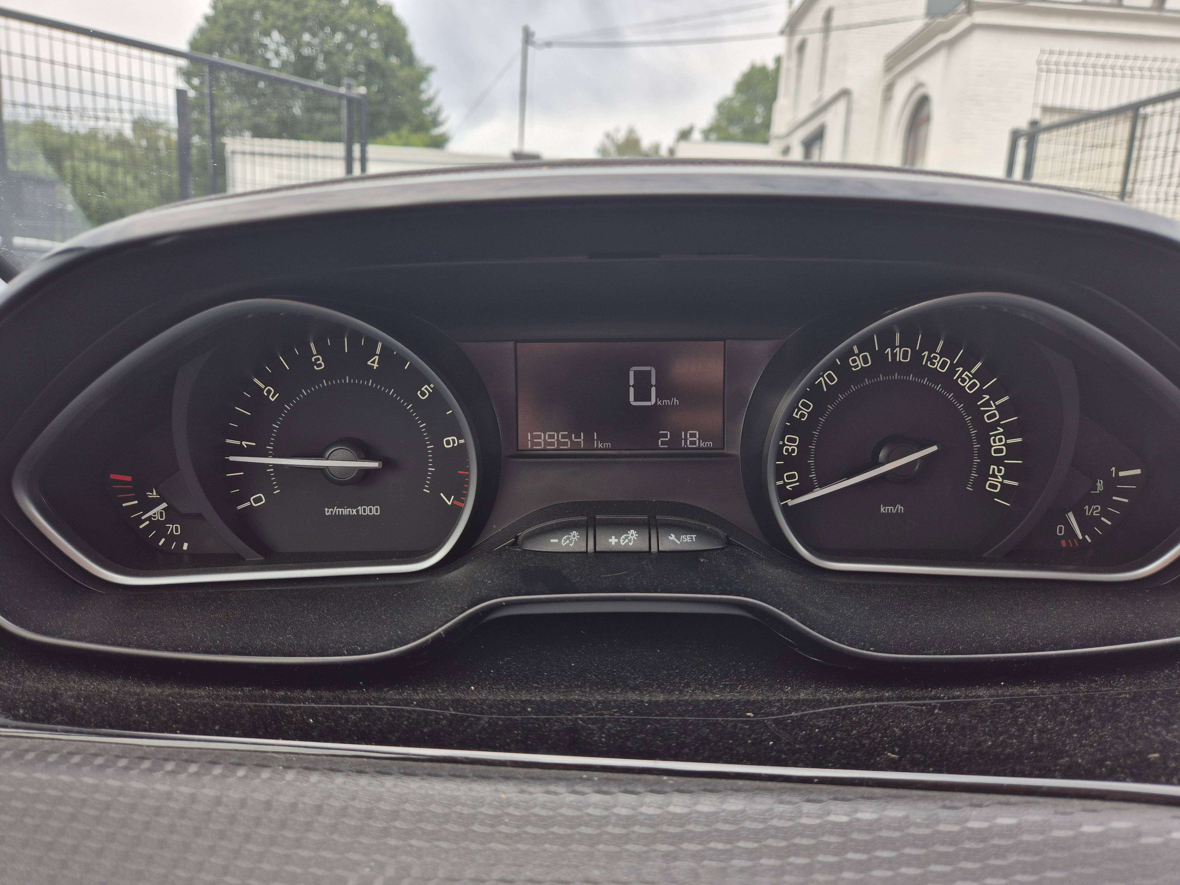 Peugeot 208 1.2i Style