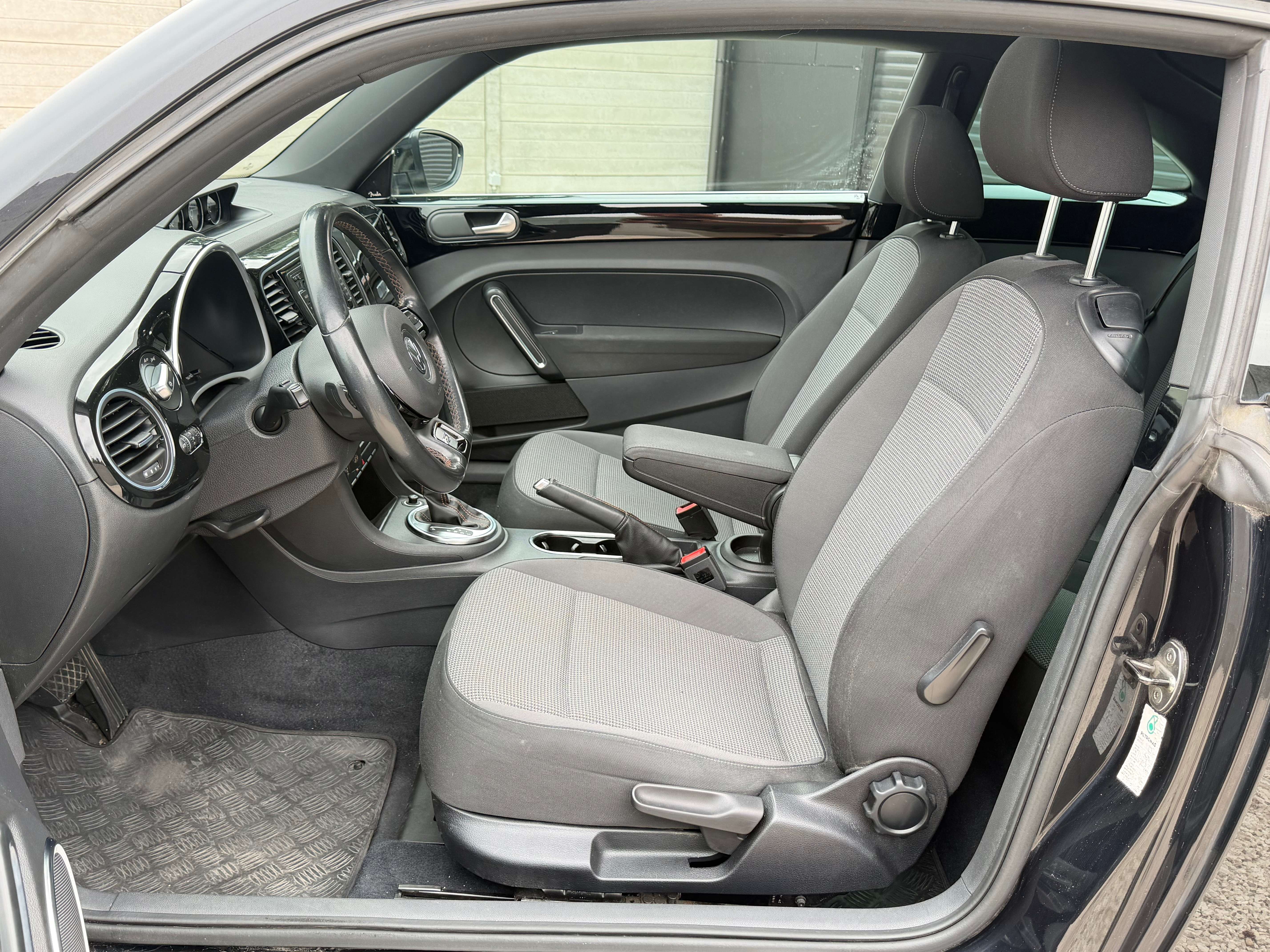 Volkswagen Beetle Beetle 1.6 CR TDi DSG ° AUTOMATIQUE ° R LINE ° FULL OPTION °