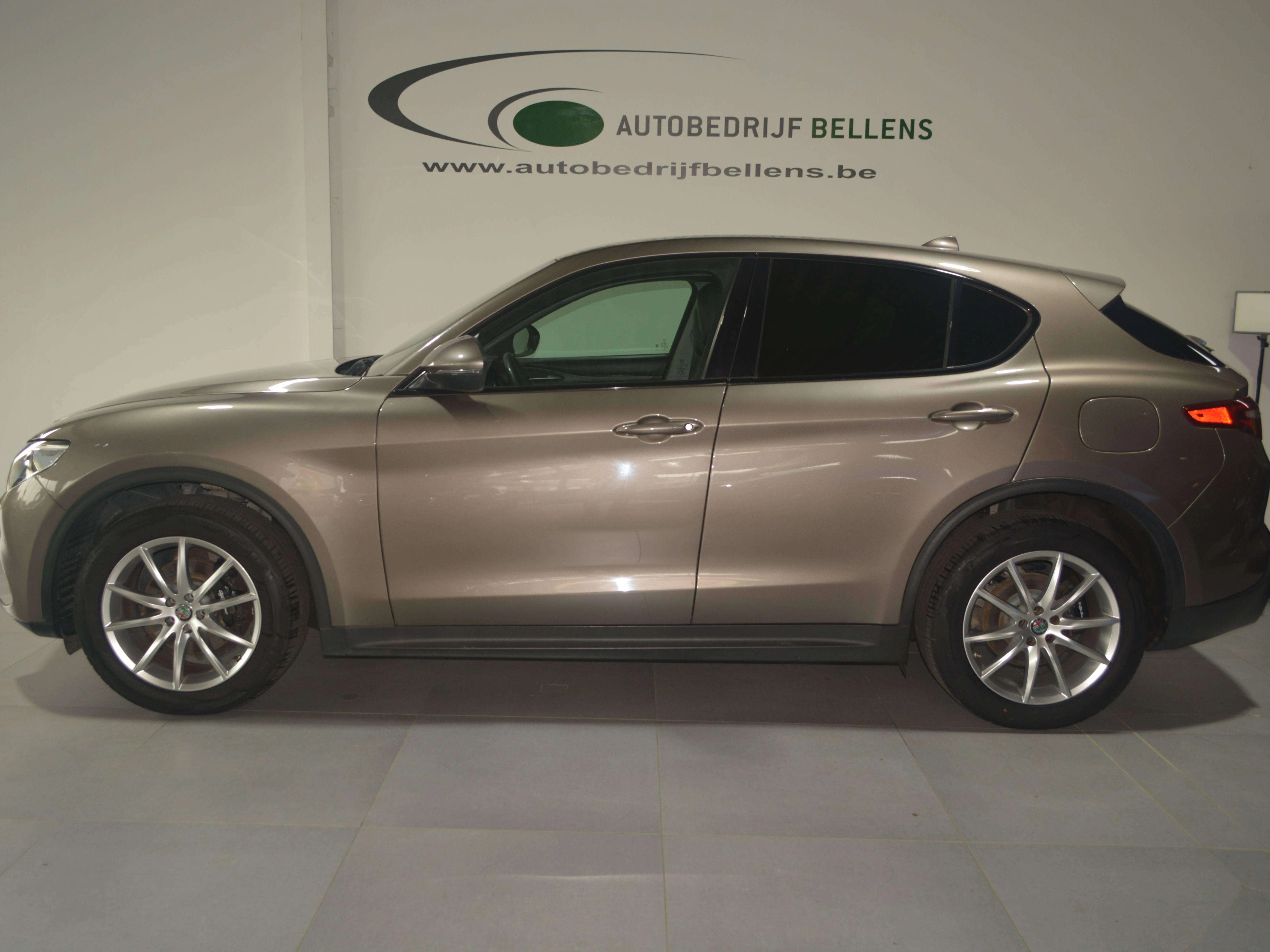 Alfa Romeo Stelvio Stelvio 2.0 T AWD Super LEDER / NAVI + CAMERA / 4 X 4