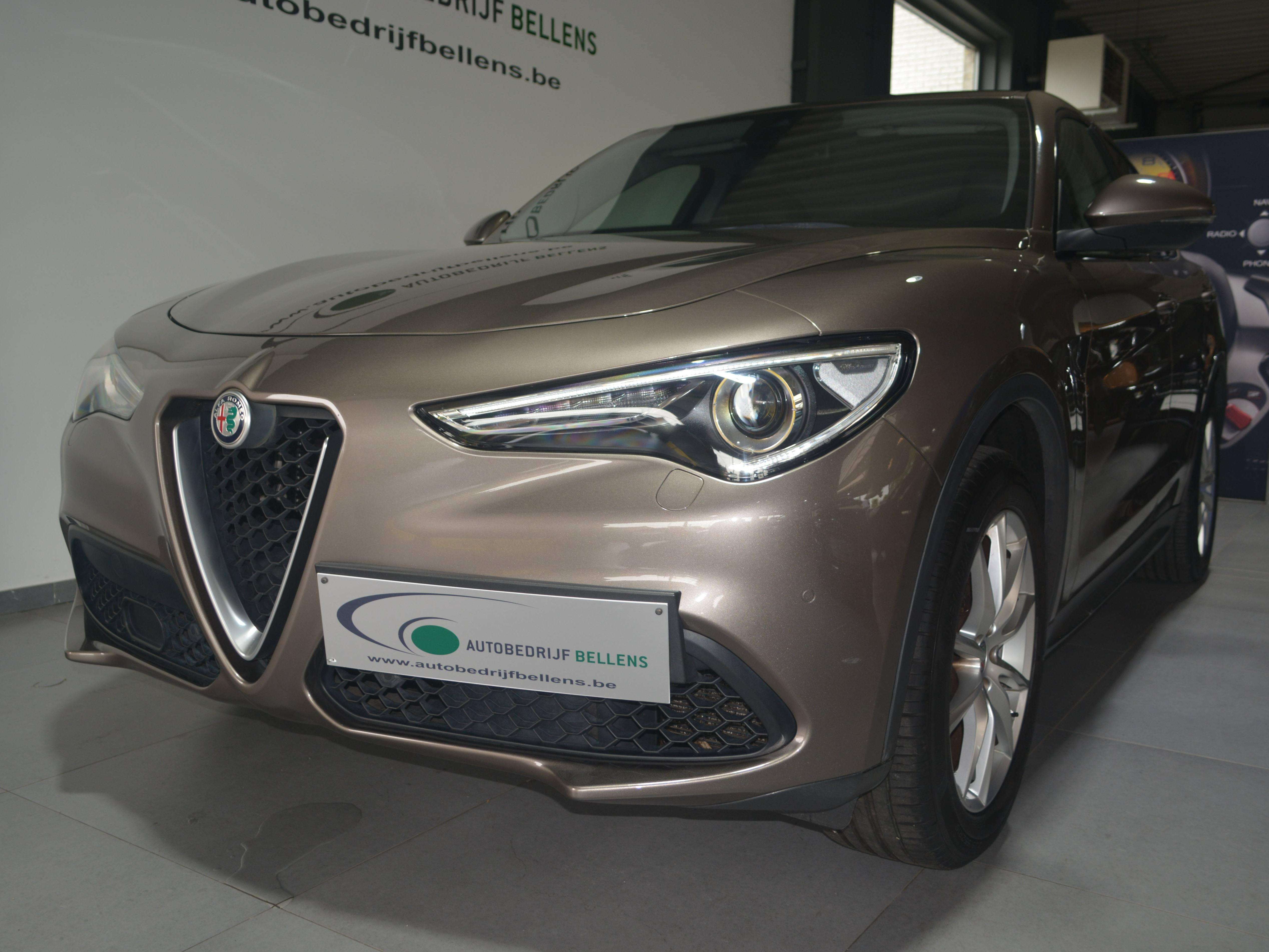 Alfa Romeo Stelvio Stelvio 2.0 T AWD Super LEDER / NAVI + CAMERA / 4 X 4