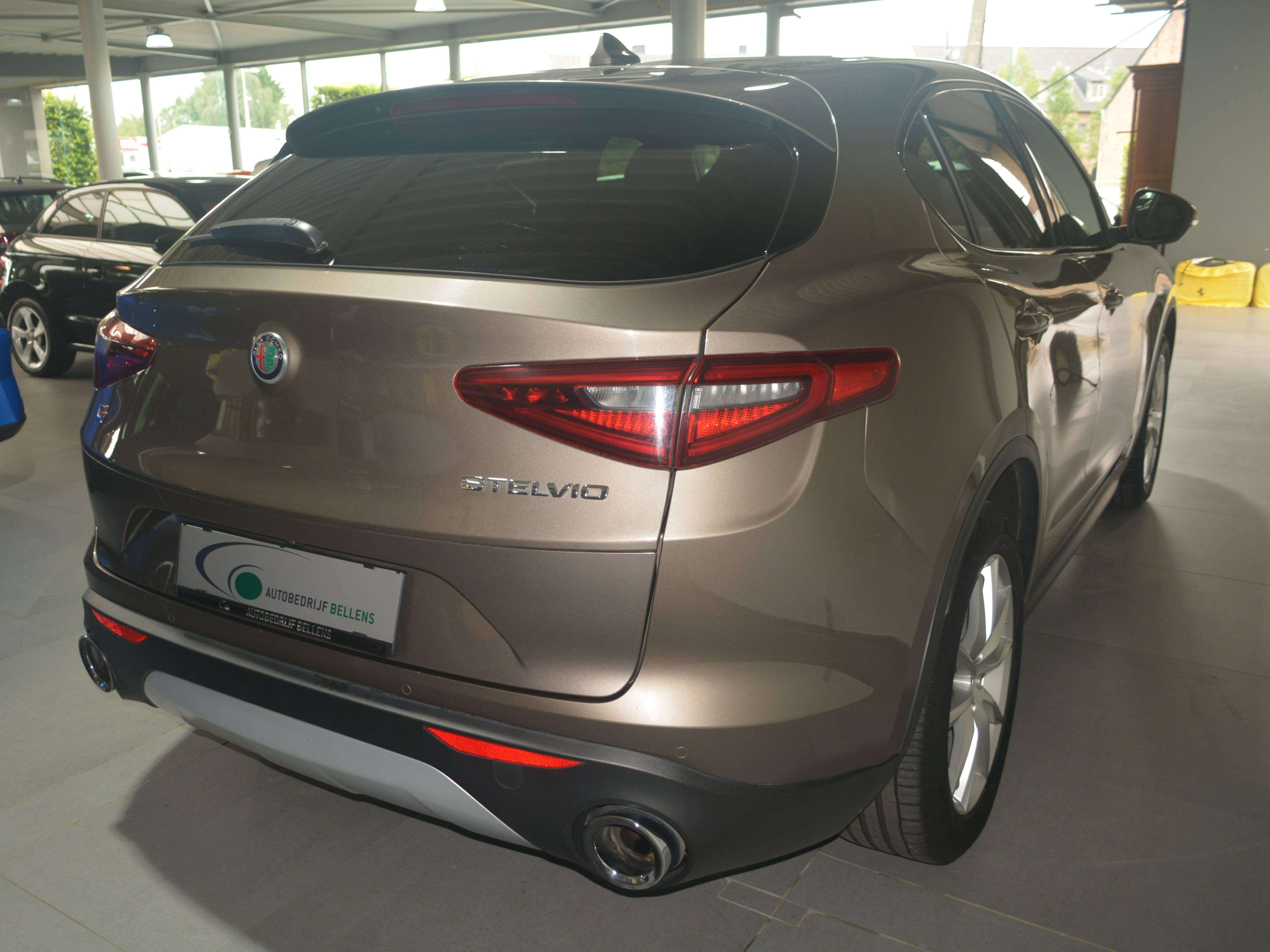 Alfa Romeo Stelvio Stelvio 2.0 T AWD Super LEDER / NAVI + CAMERA / 4 X 4