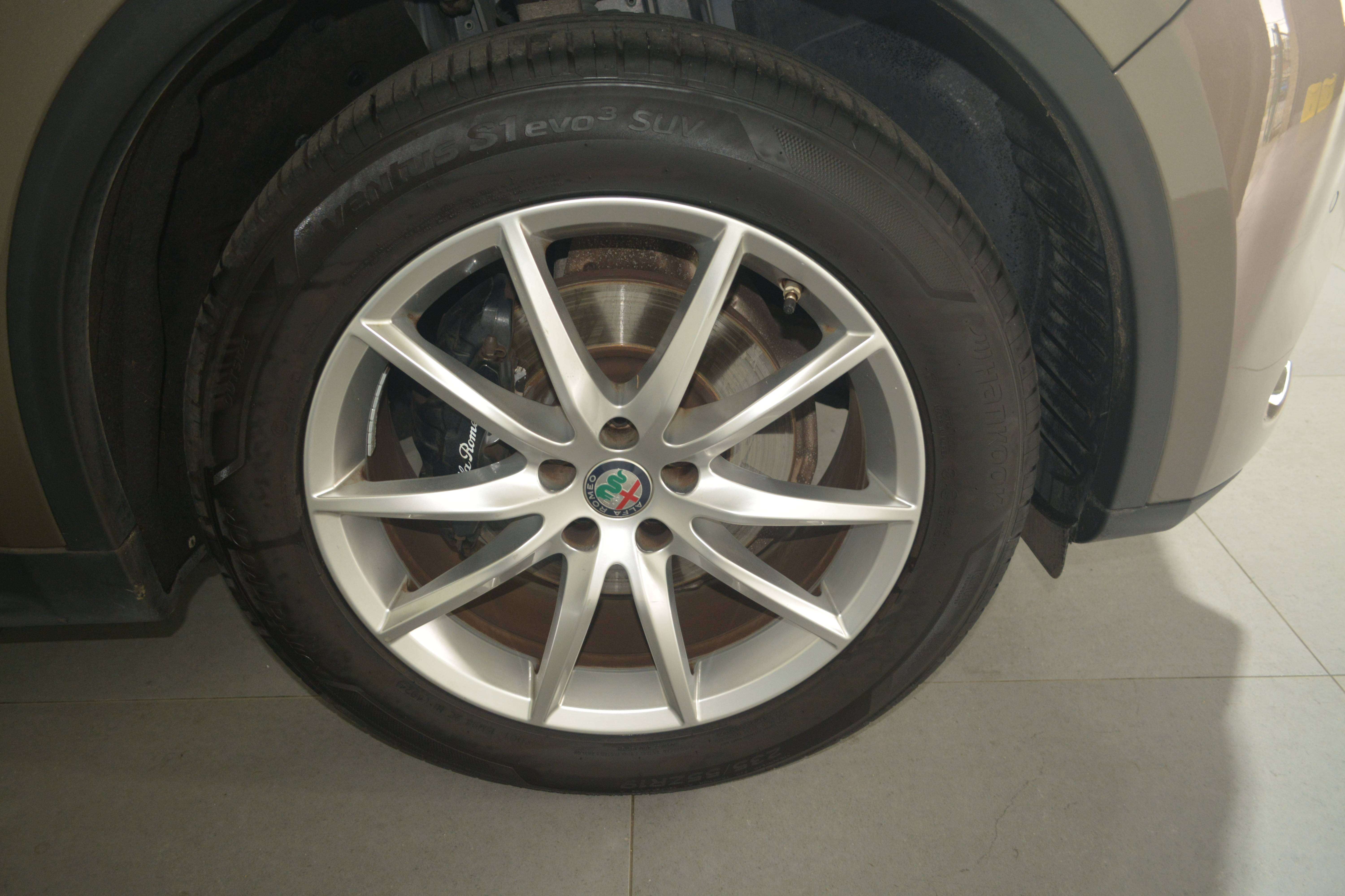 Alfa Romeo Stelvio Stelvio 2.0 T AWD Super LEDER / NAVI + CAMERA / 4 X 4