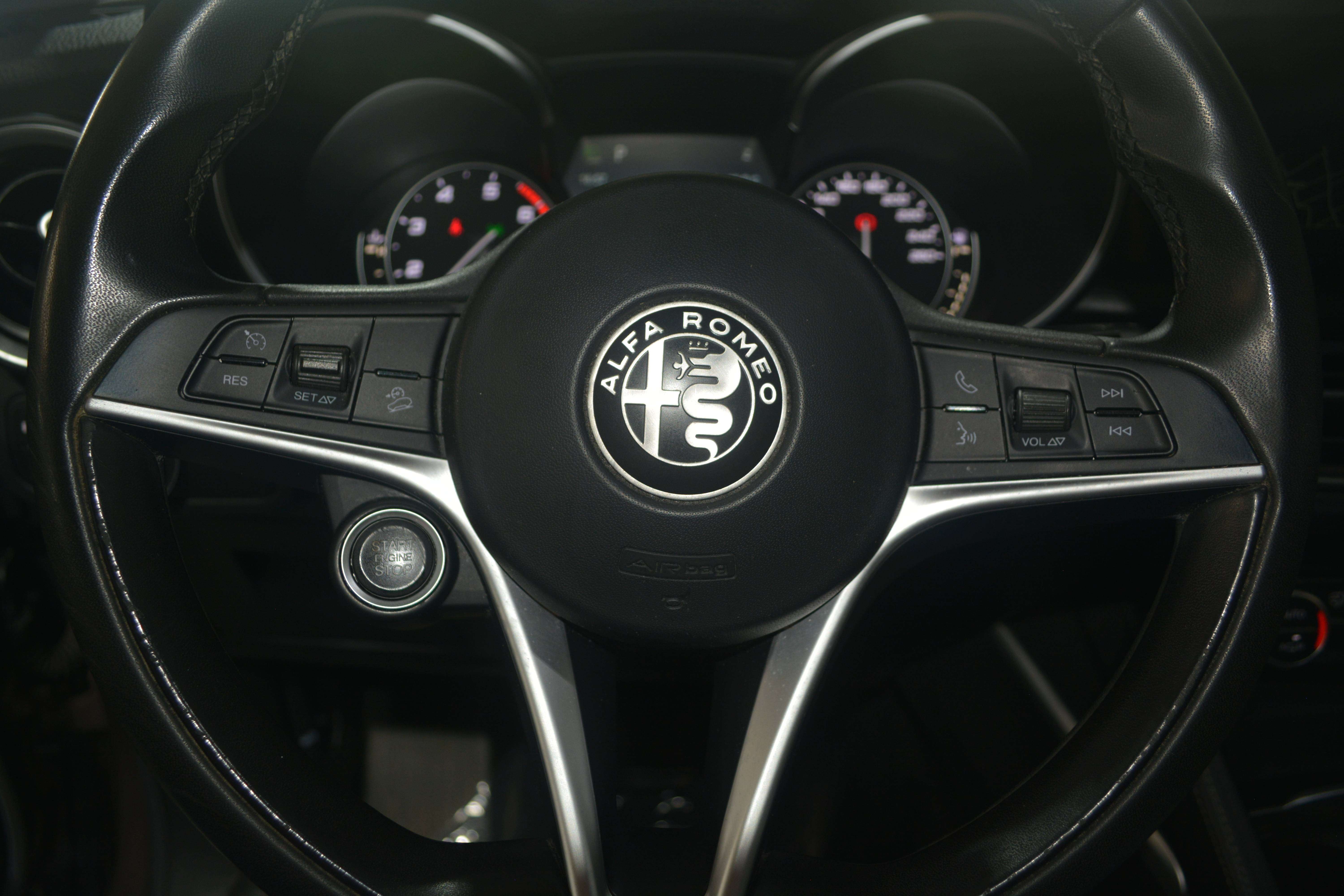 Alfa Romeo Stelvio Stelvio 2.0 T AWD Super LEDER / NAVI + CAMERA / 4 X 4