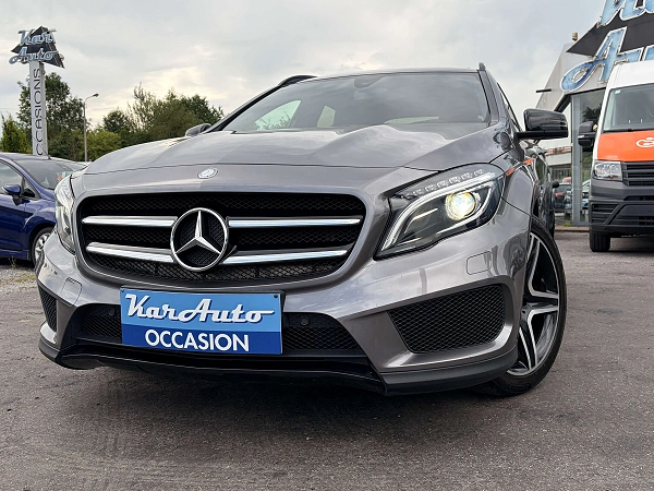 Mercedes-Benz GLA 180 * PACK AMG*TOIT PANO*GPS*