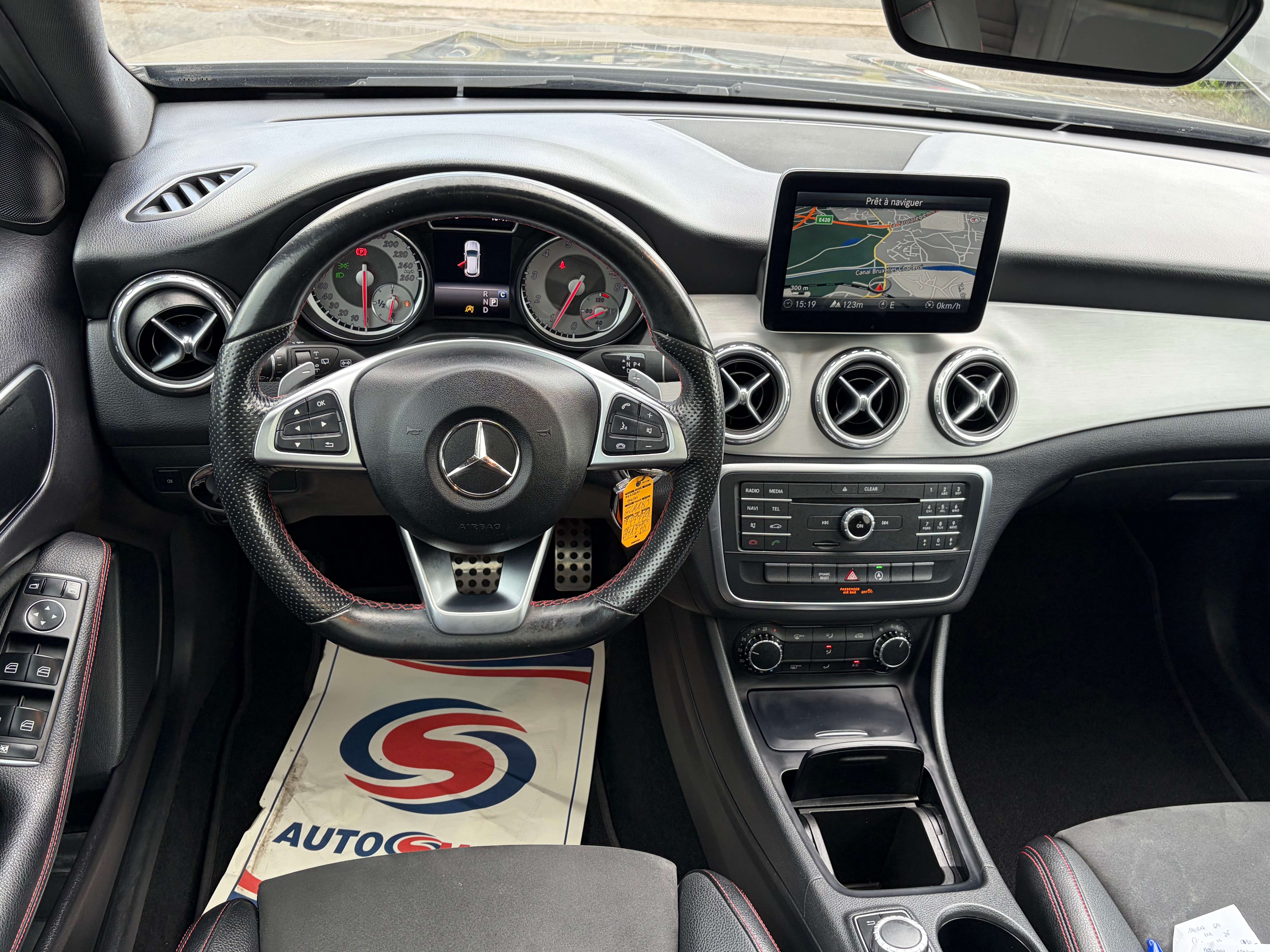 Mercedes-Benz GLA 180 * PACK AMG*TOIT PANO*GPS*