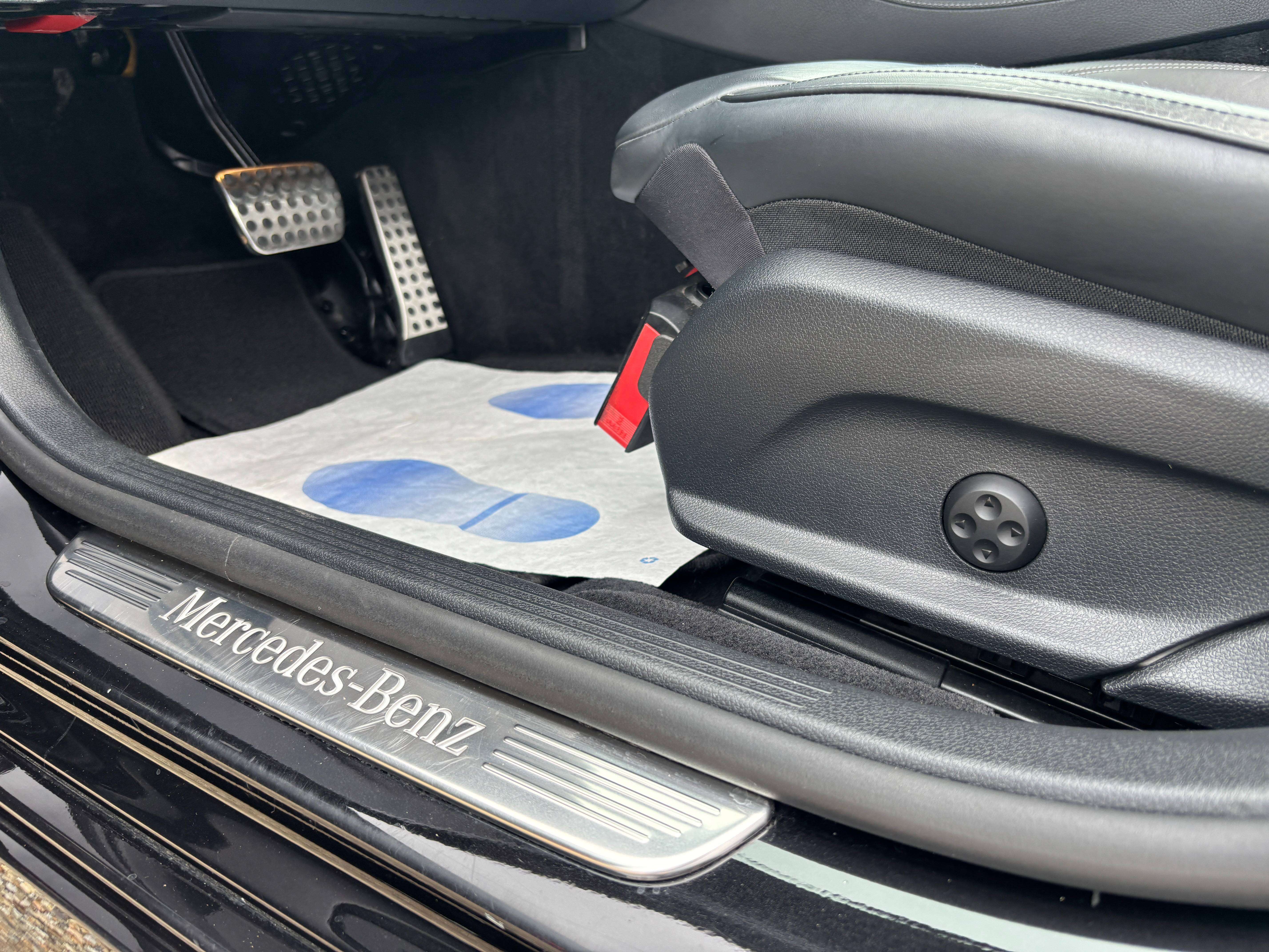 Mercedes-Benz E 220 d *PACK AMG*CARPLAY*TOIT OUV+PANO*BURMESTER*1ER PROP*GARANTIE*