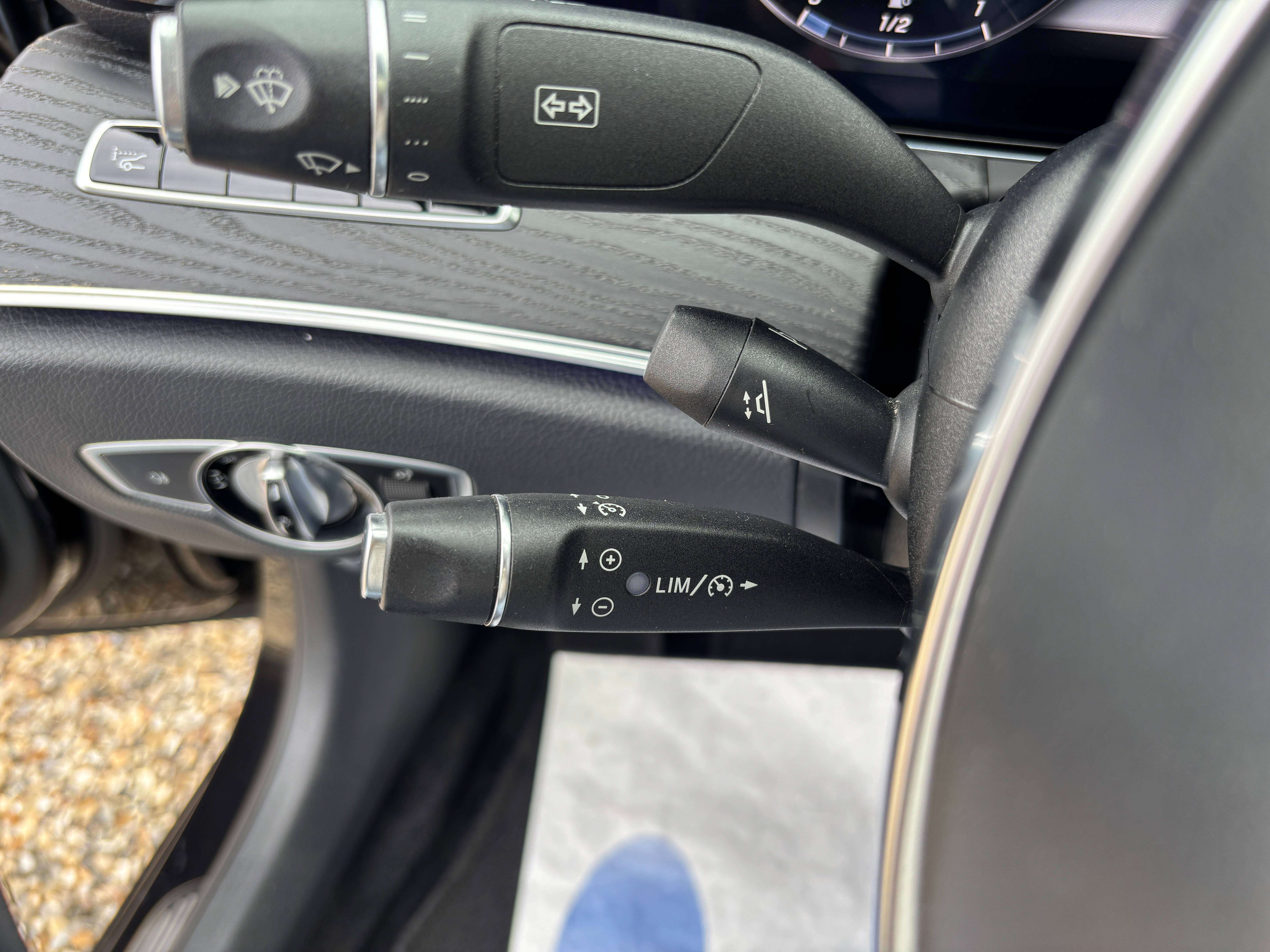 Mercedes-Benz E 220 d *PACK AMG*CARPLAY*TOIT OUV+PANO*BURMESTER*1ER PROP*GARANTIE*