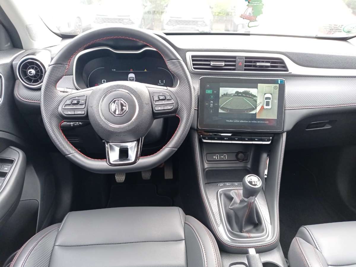 MG ZS LUXURY