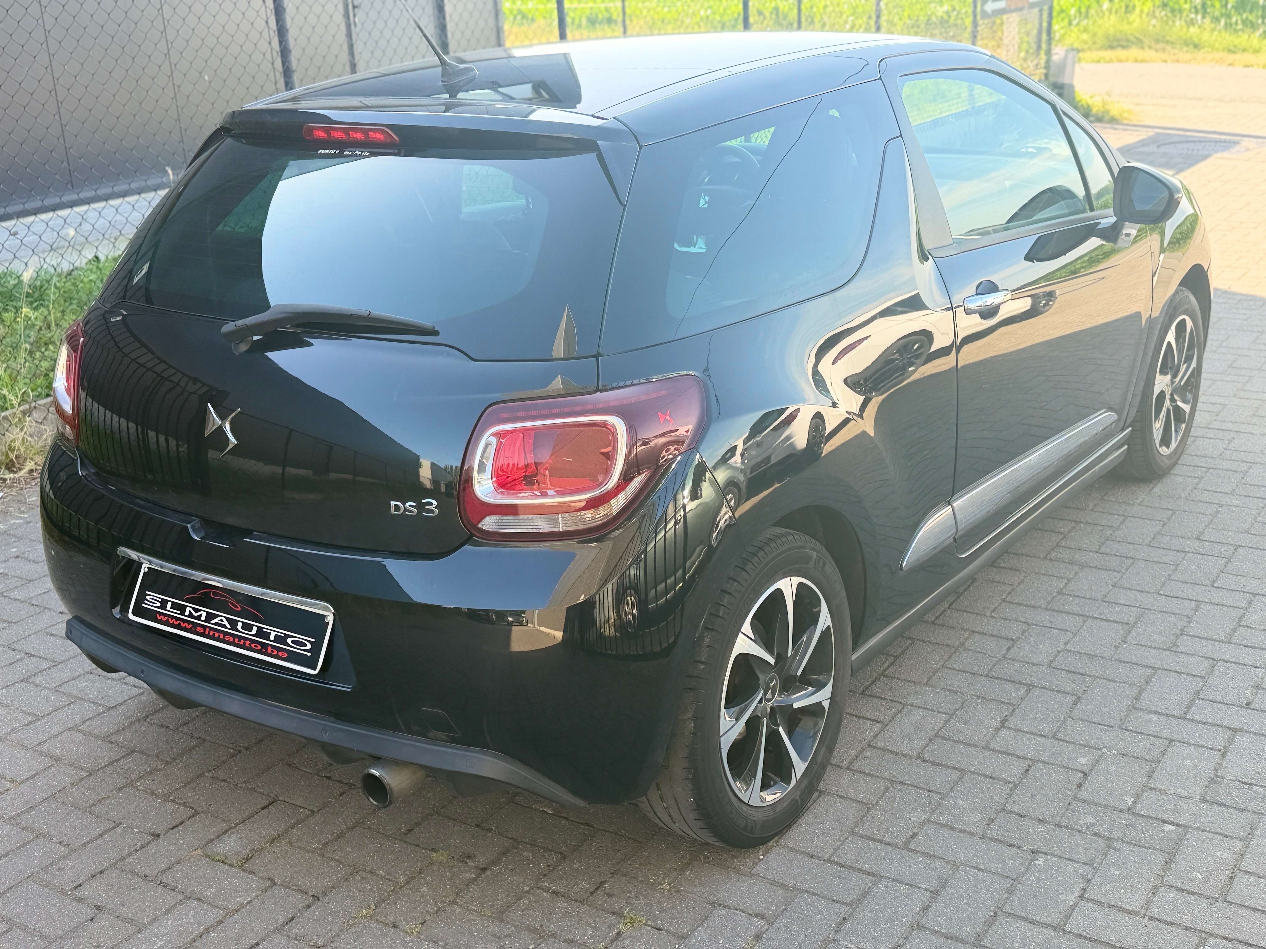 DS Automobiles DS 3 DS 3 1.2i PureTech Inès de la Fressange