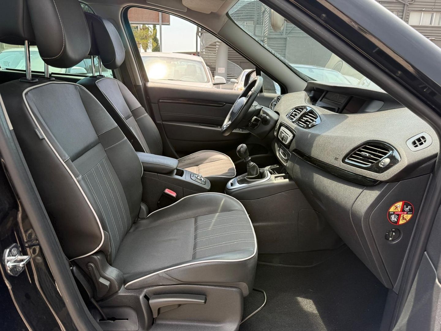 Renault GRAND SCENIC III 1.5 DCI 110CH ENERGY LOUNGE ECO² 7 PLACES