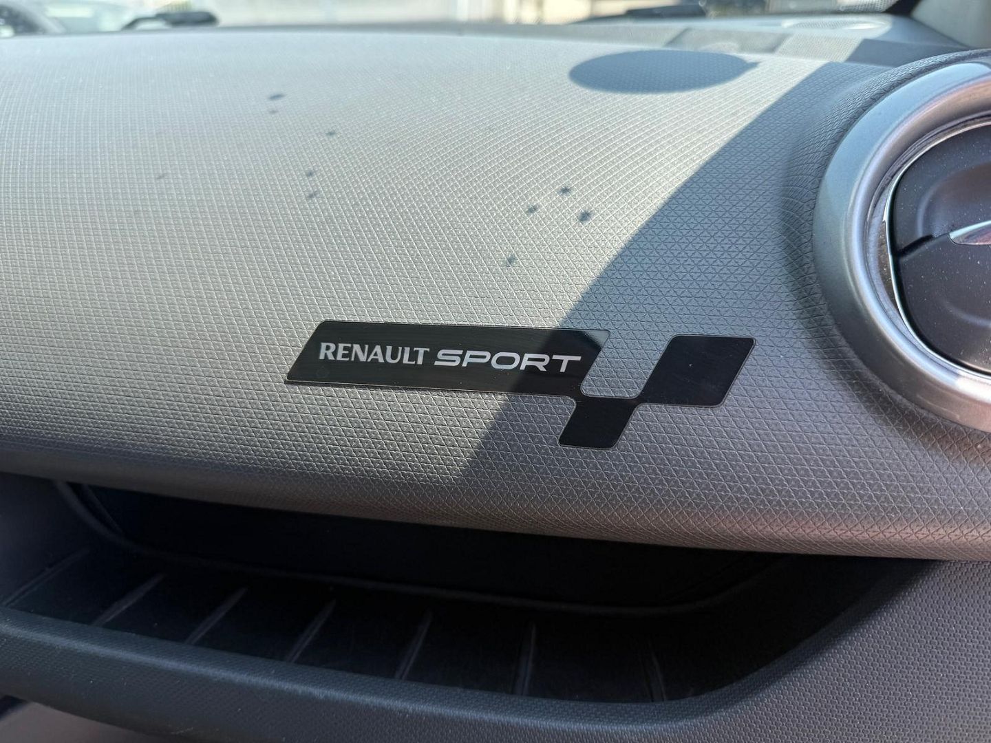 Renault CLIO IV 1.2 TCE 120CH ENERGY INTENS EDC EURO6 2015