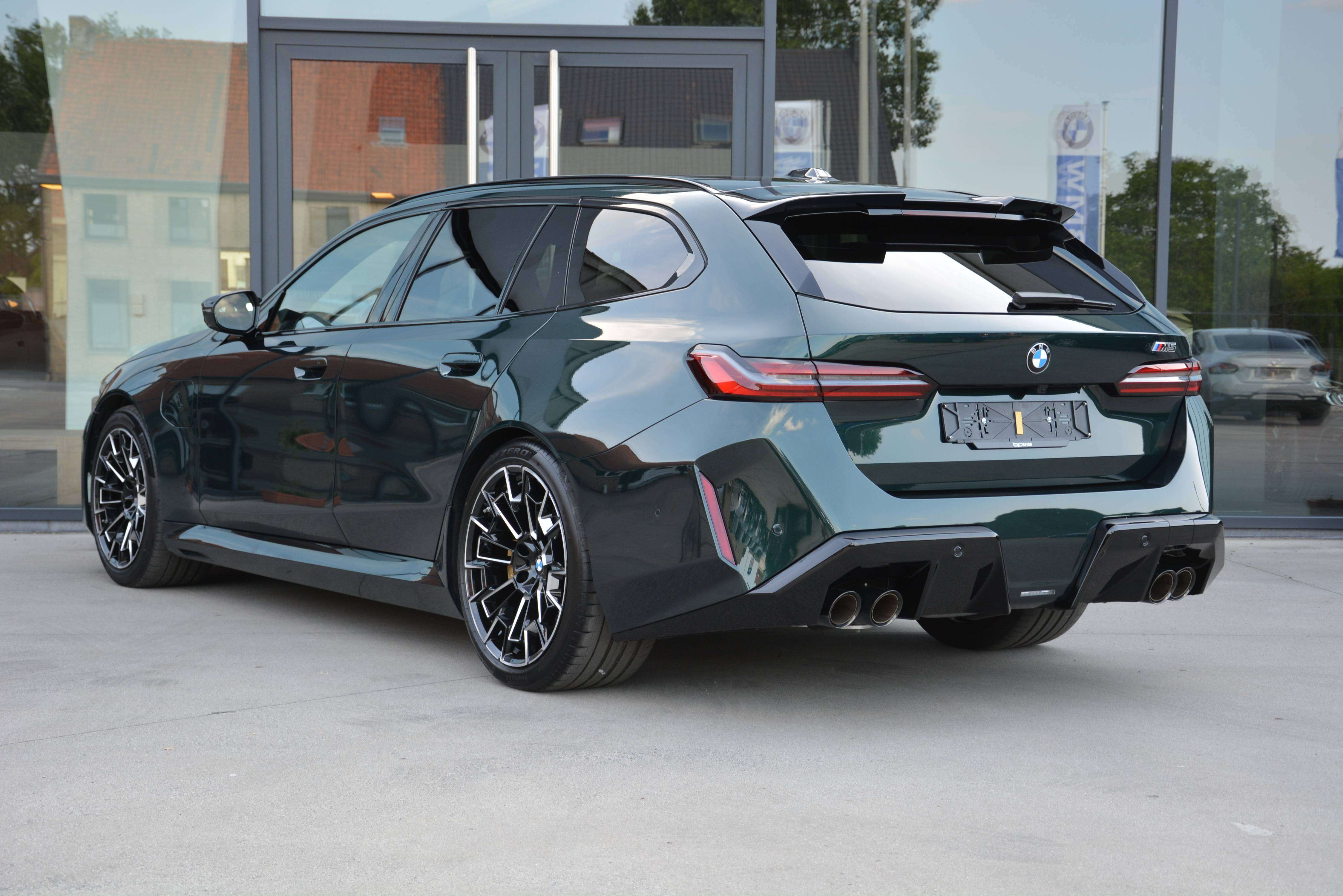BMW M5 Touring Oxfordgrun II/Carbon/Ceramic Brakes/Pano/Alcantara