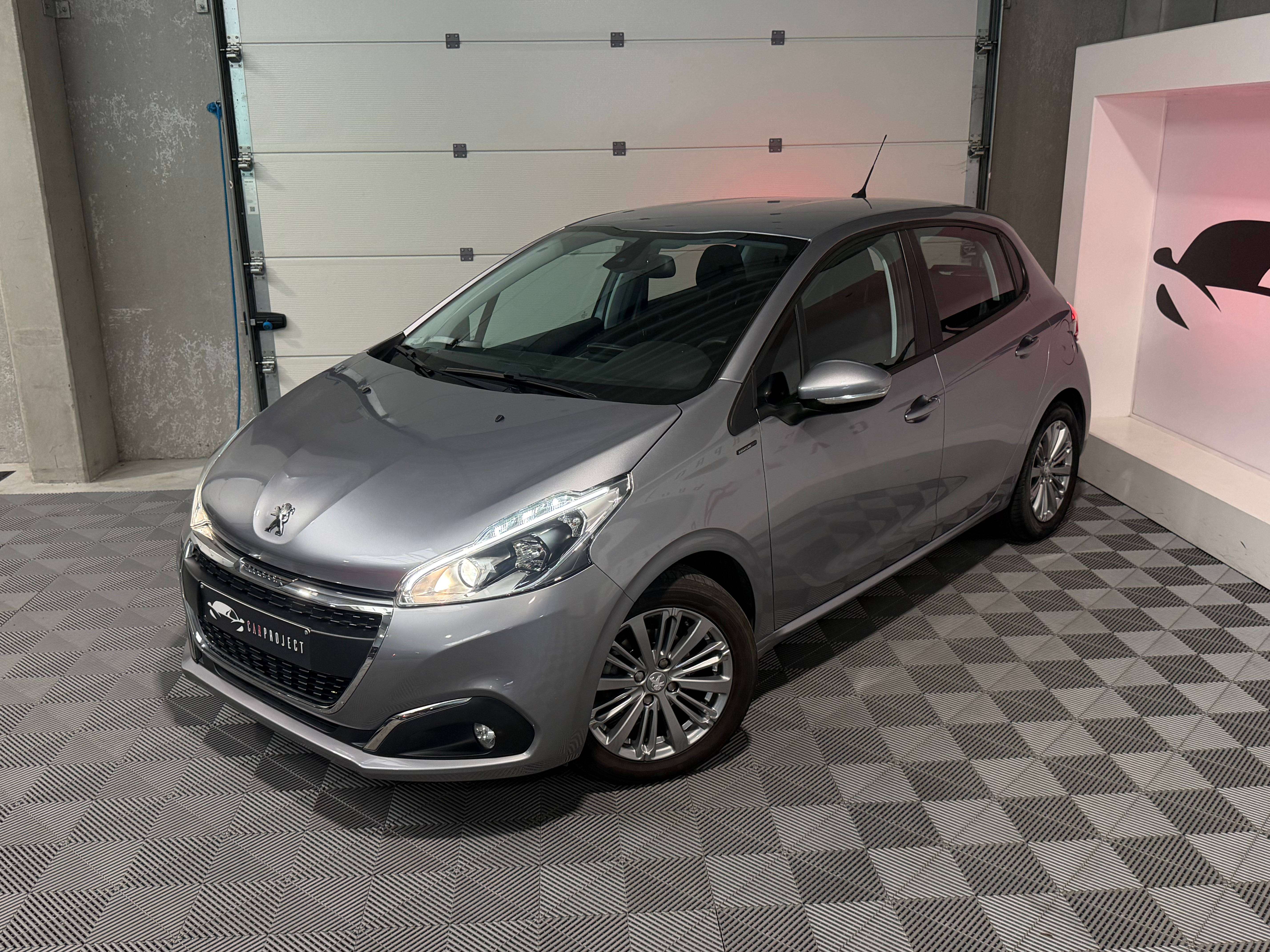 Peugeot 208 1.2i Signature, Boite Auto, GPS, Capteurs AR, Car-Play