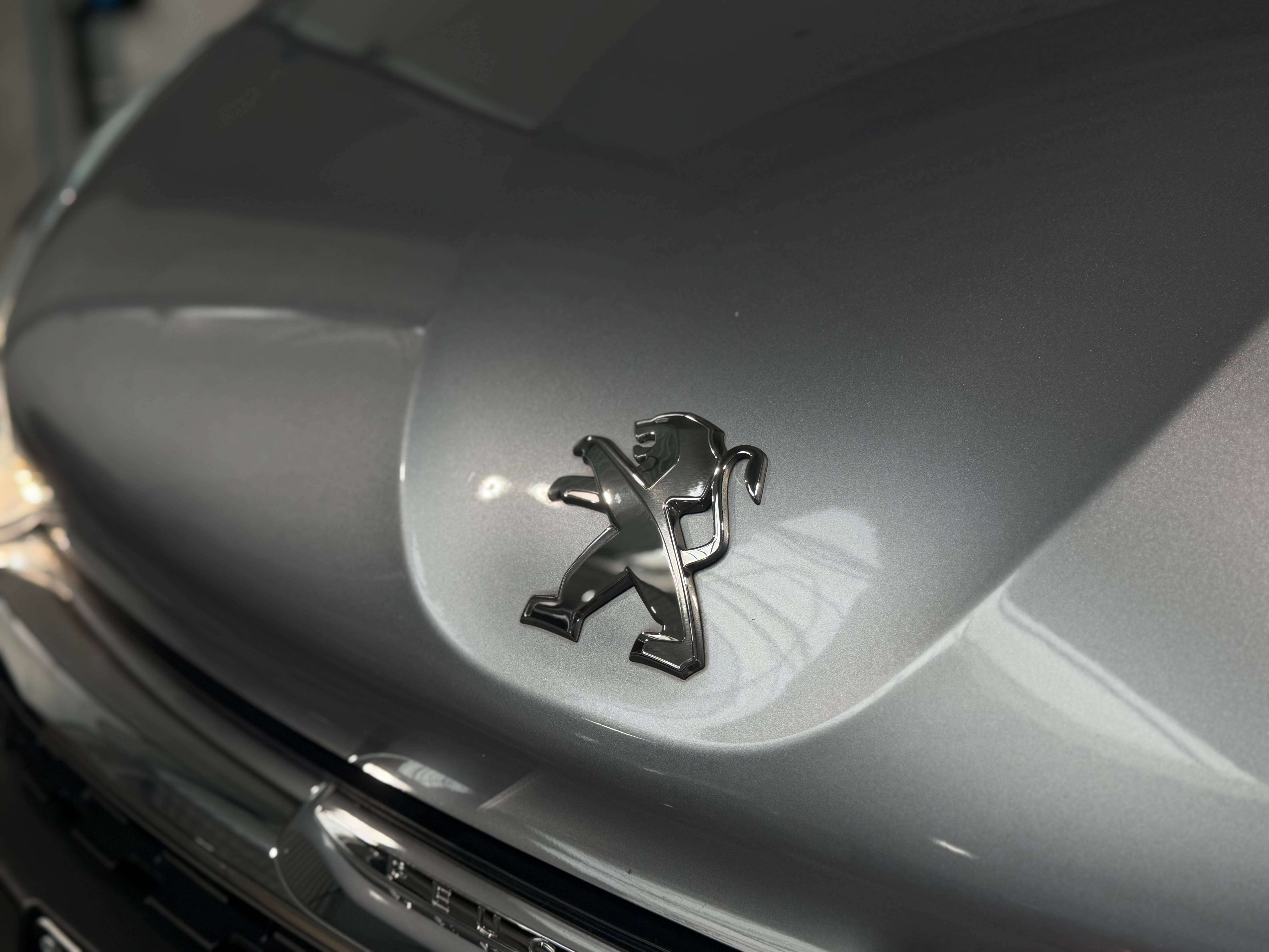 Peugeot 208 1.2i Signature, Boite Auto, GPS, Capteurs AR, Car-Play