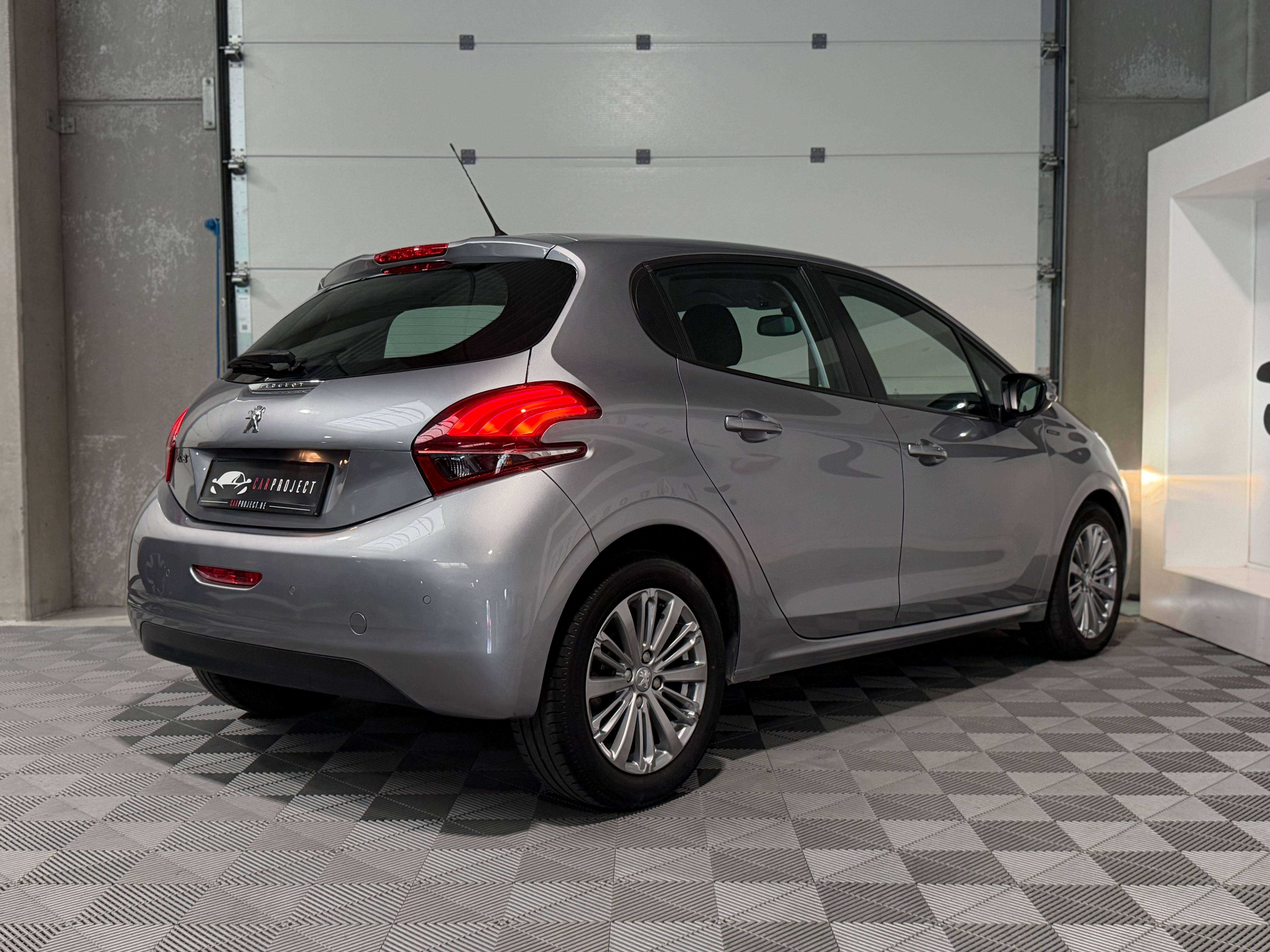 Peugeot 208 1.2i Signature, Boite Auto, GPS, Capteurs AR, Car-Play