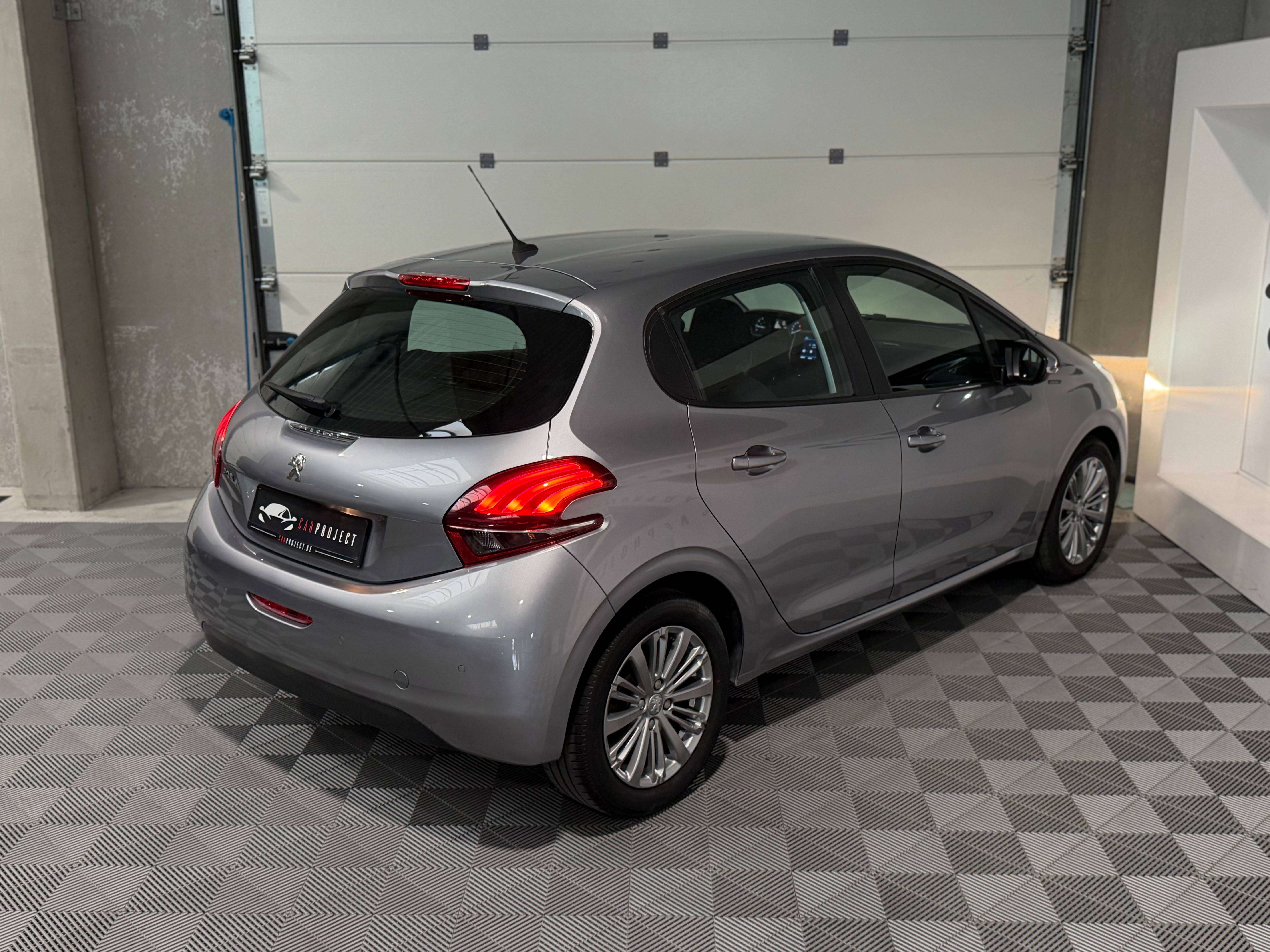 Peugeot 208 1.2i Signature, Boite Auto, GPS, Capteurs AR, Car-Play
