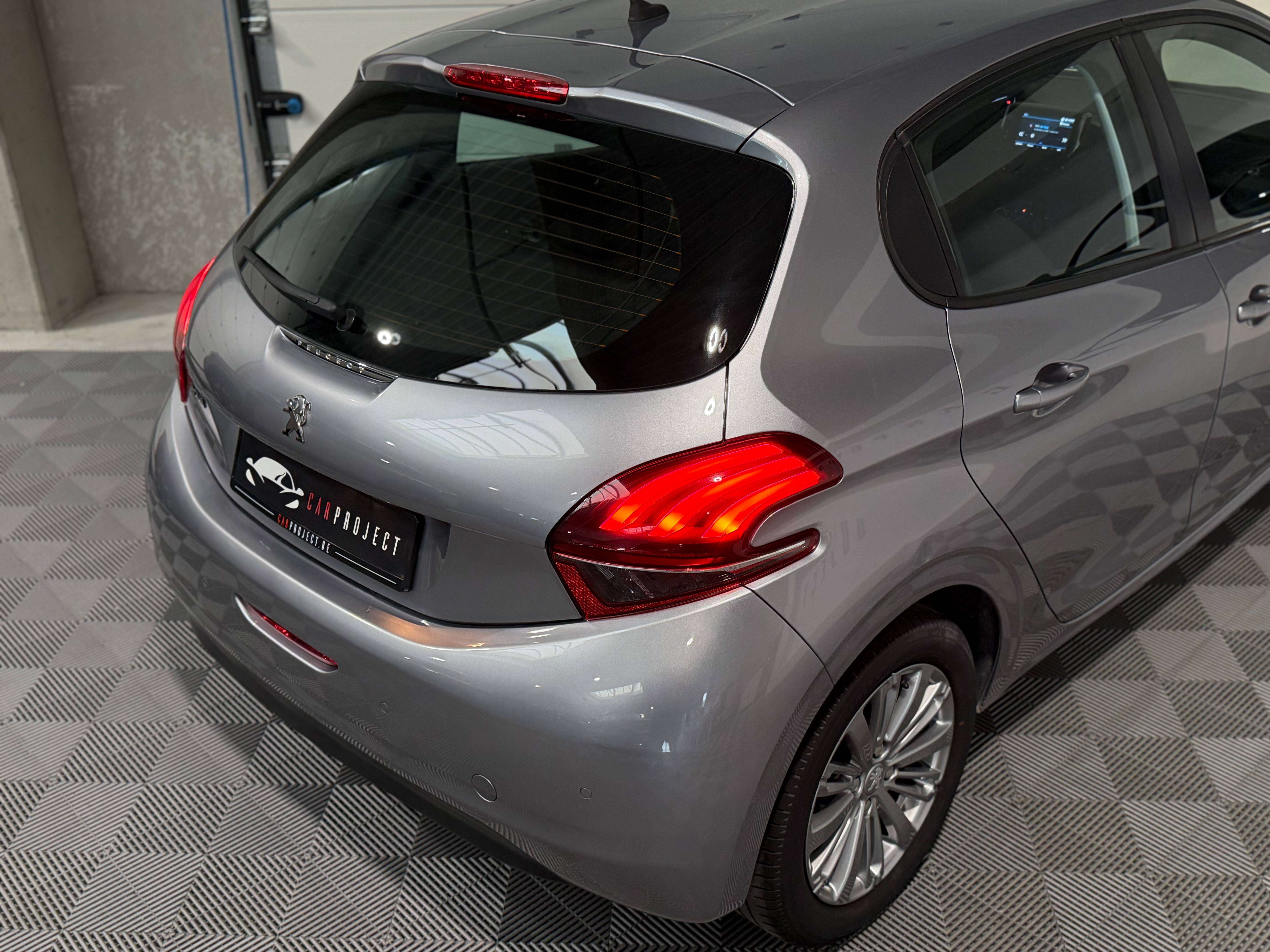 Peugeot 208 1.2i Signature, Boite Auto, GPS, Capteurs AR, Car-Play