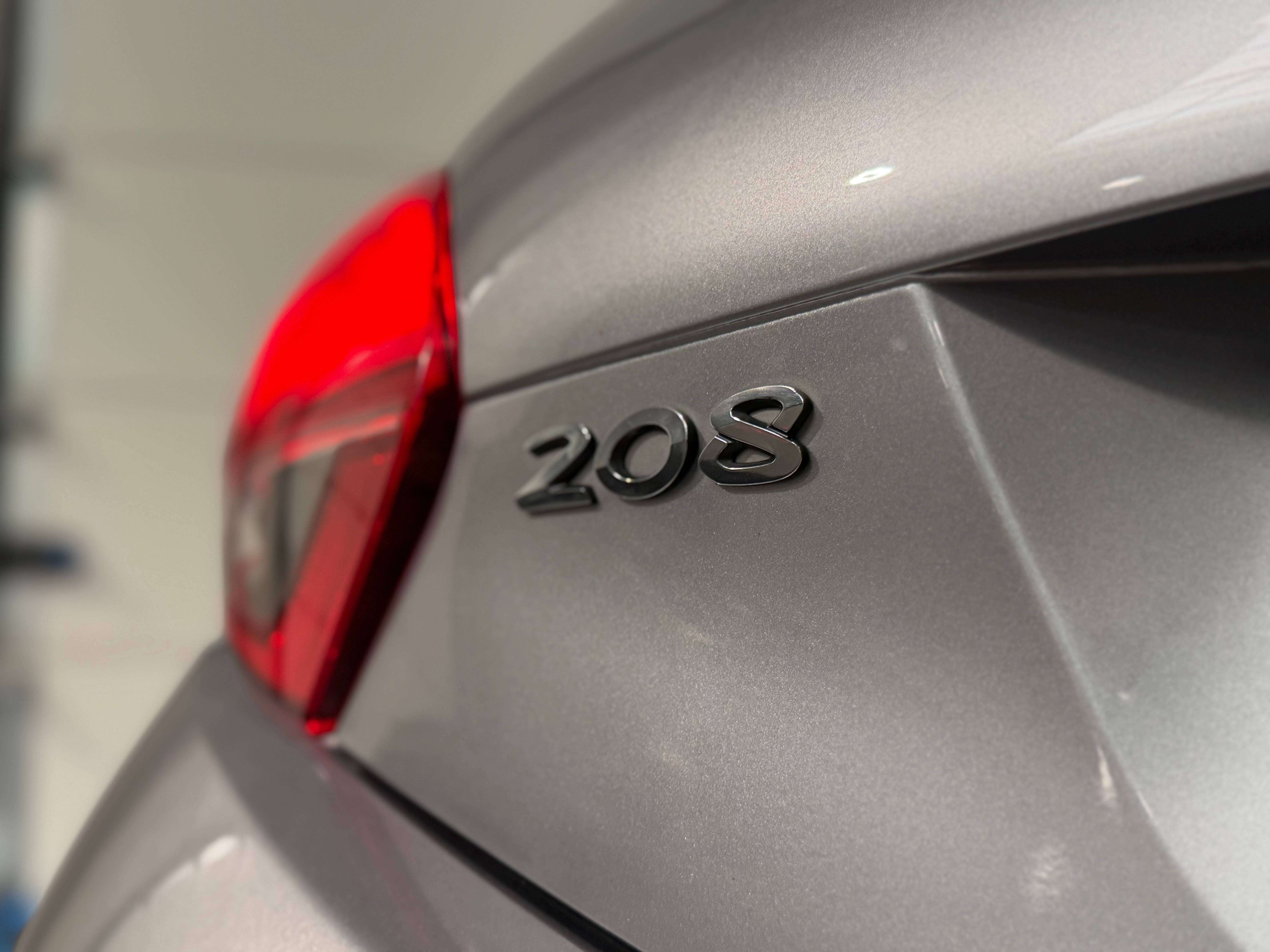 Peugeot 208 1.2i Signature, Boite Auto, GPS, Capteurs AR, Car-Play