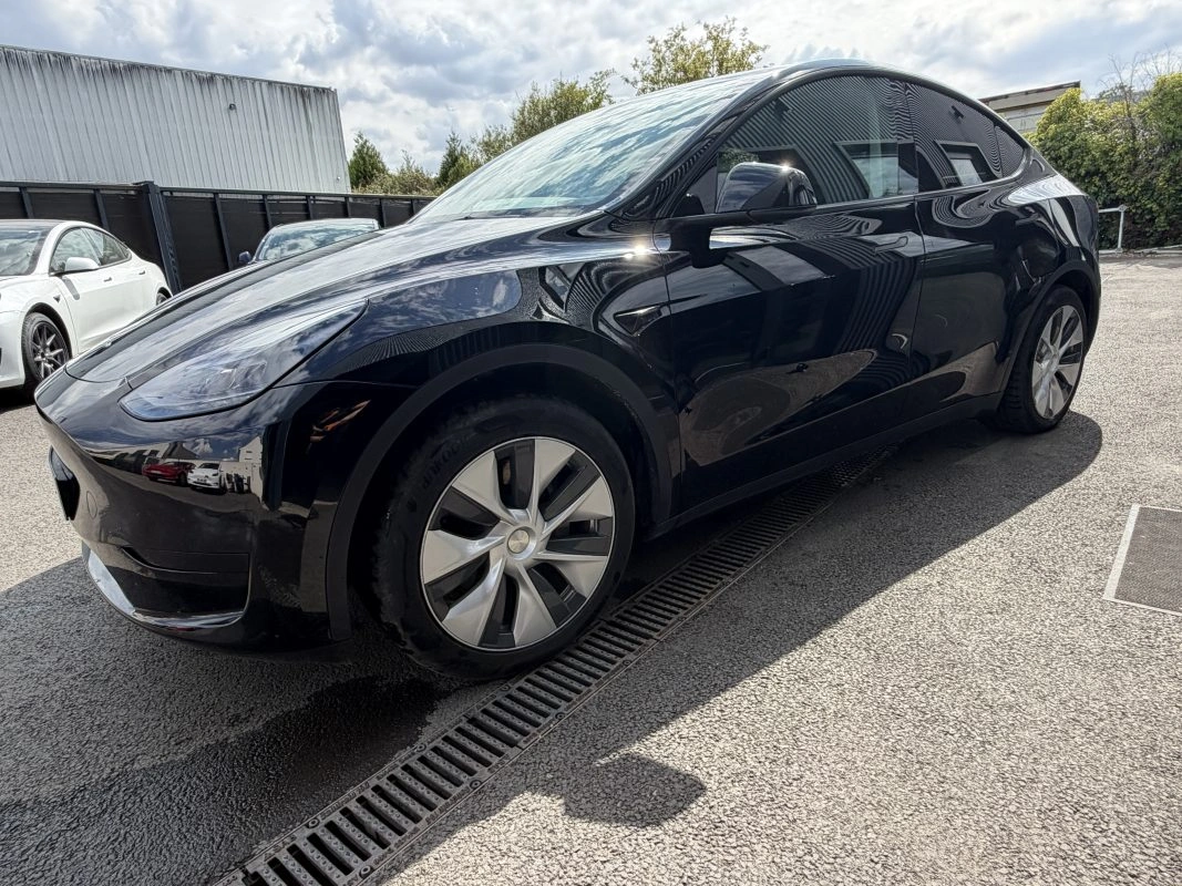 Tesla Model Y STANDARD PROPULSION
