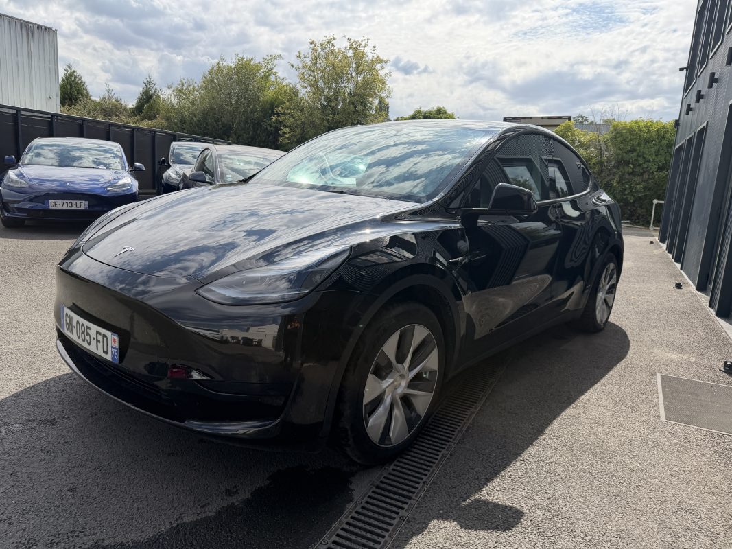 Tesla Model Y STANDARD PROPULSION