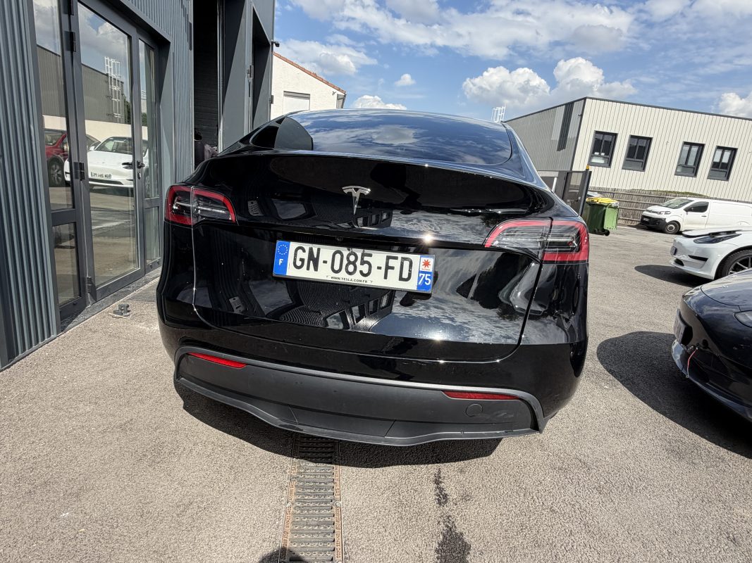 Tesla Model Y STANDARD PROPULSION