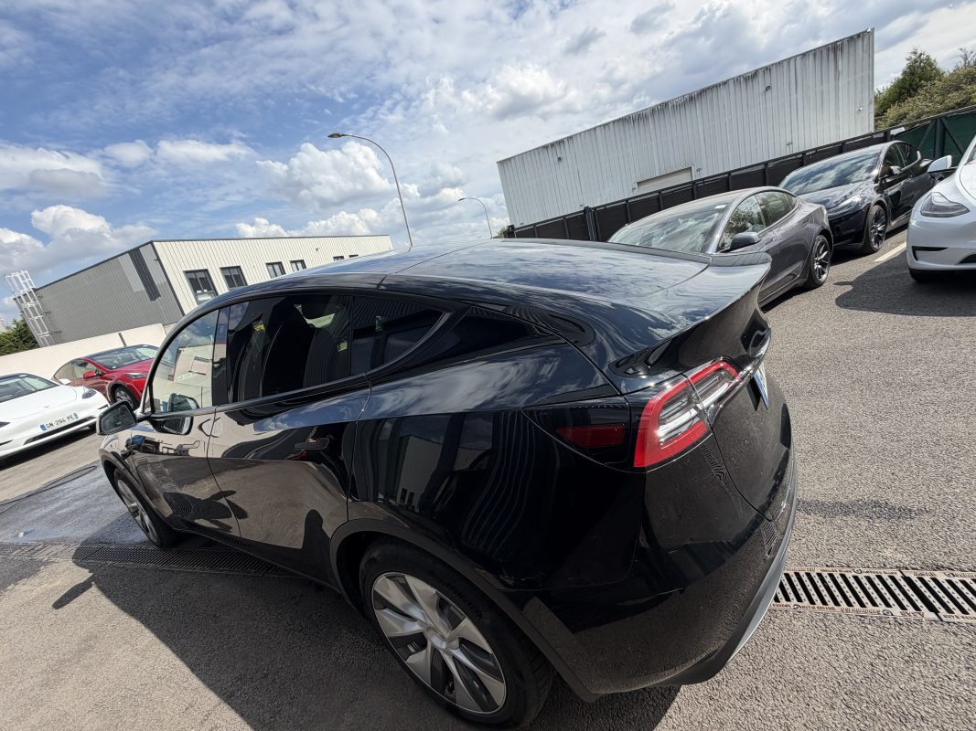 Tesla Model Y STANDARD PROPULSION