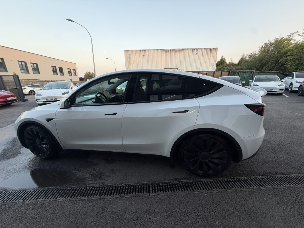Tesla Model Y PERFORMANCE TRANSMISSION INTEGRALE