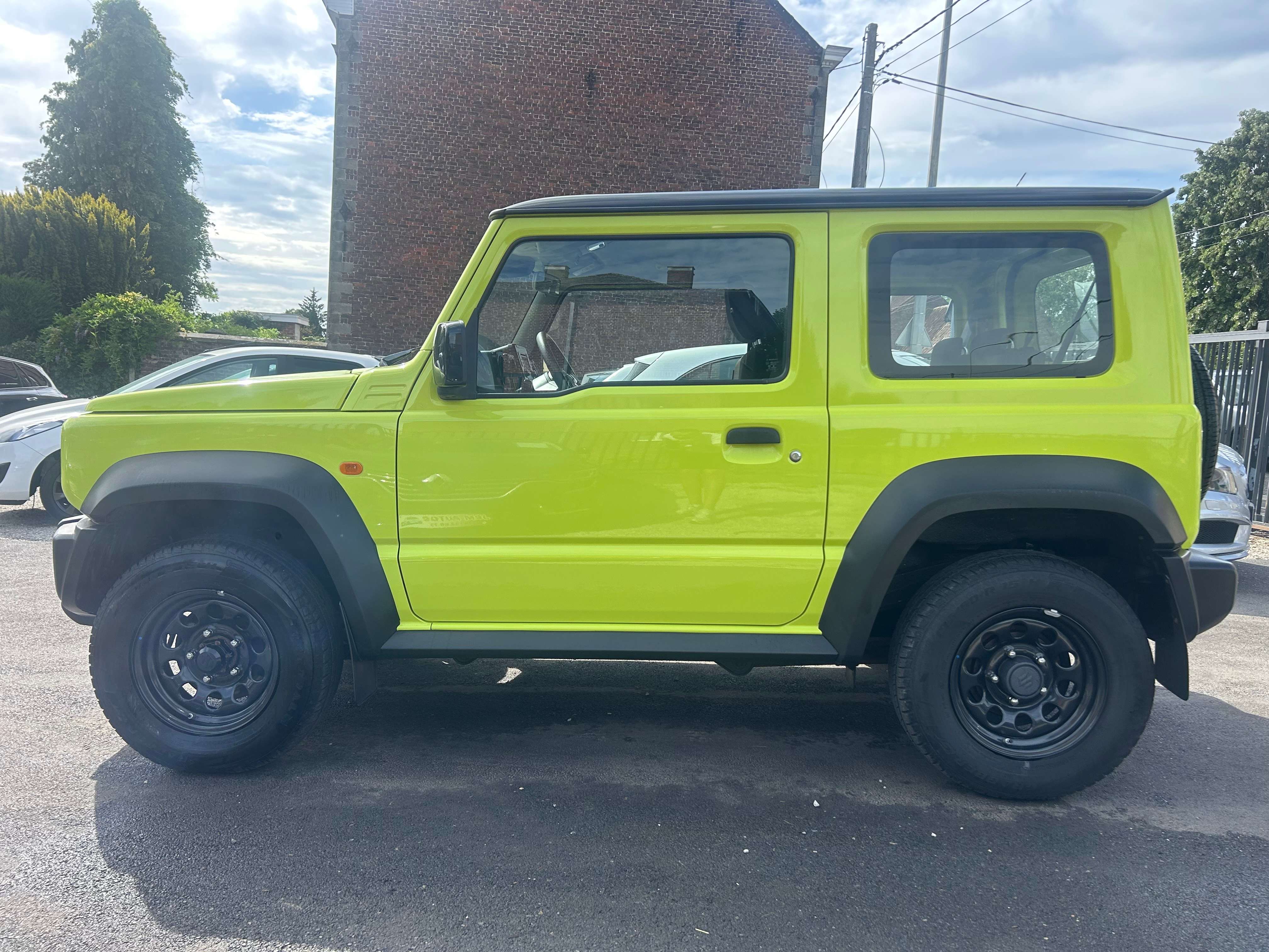 Suzuki Jimny 1.5i 4x4 ALLGRIP 1ER PROPRIO AVEC CARNET COMPLET ***4 PLACES/CLIM***