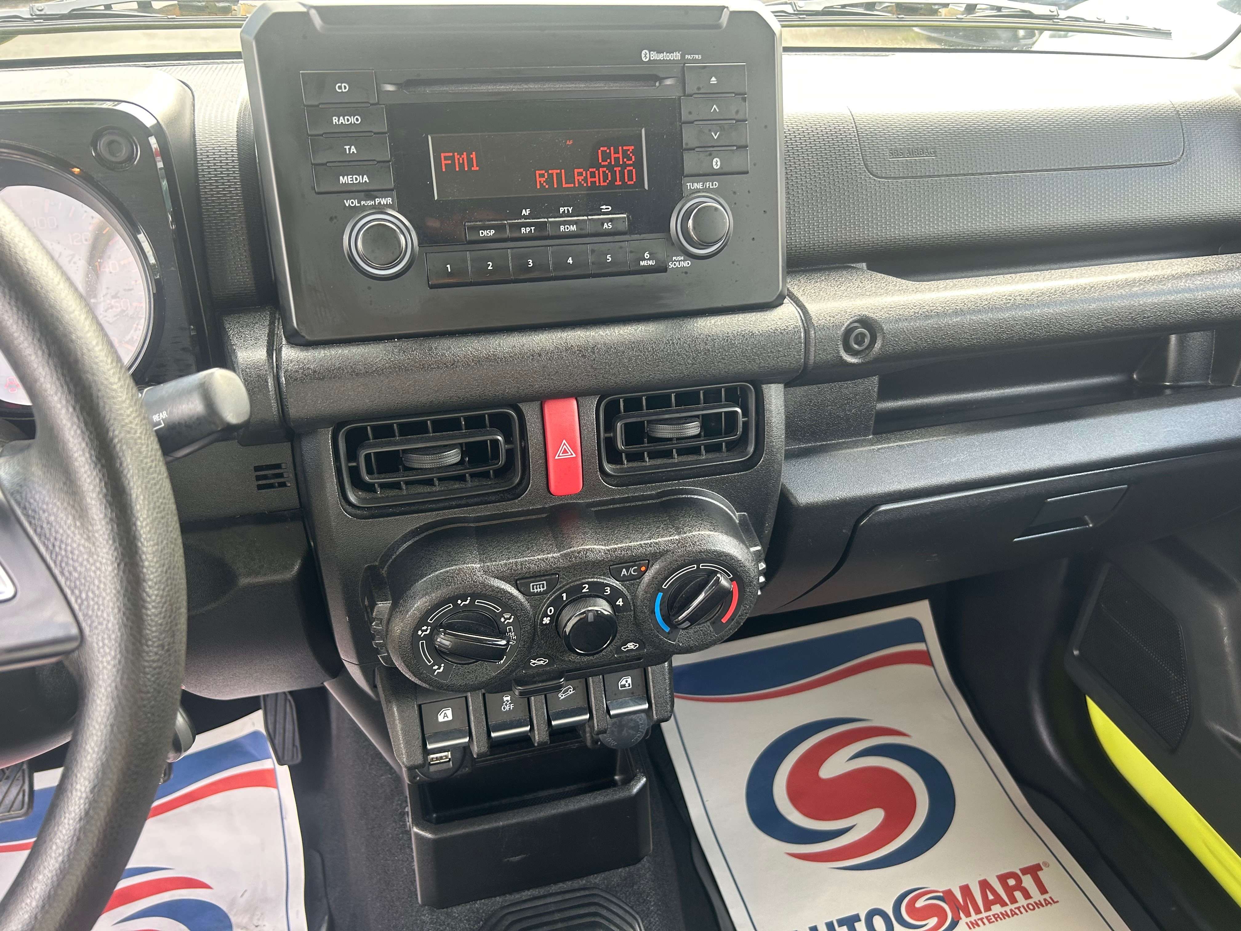 Suzuki Jimny 1.5i 4x4 ALLGRIP 1ER PROPRIO AVEC CARNET COMPLET ***4 PLACES/CLIM***