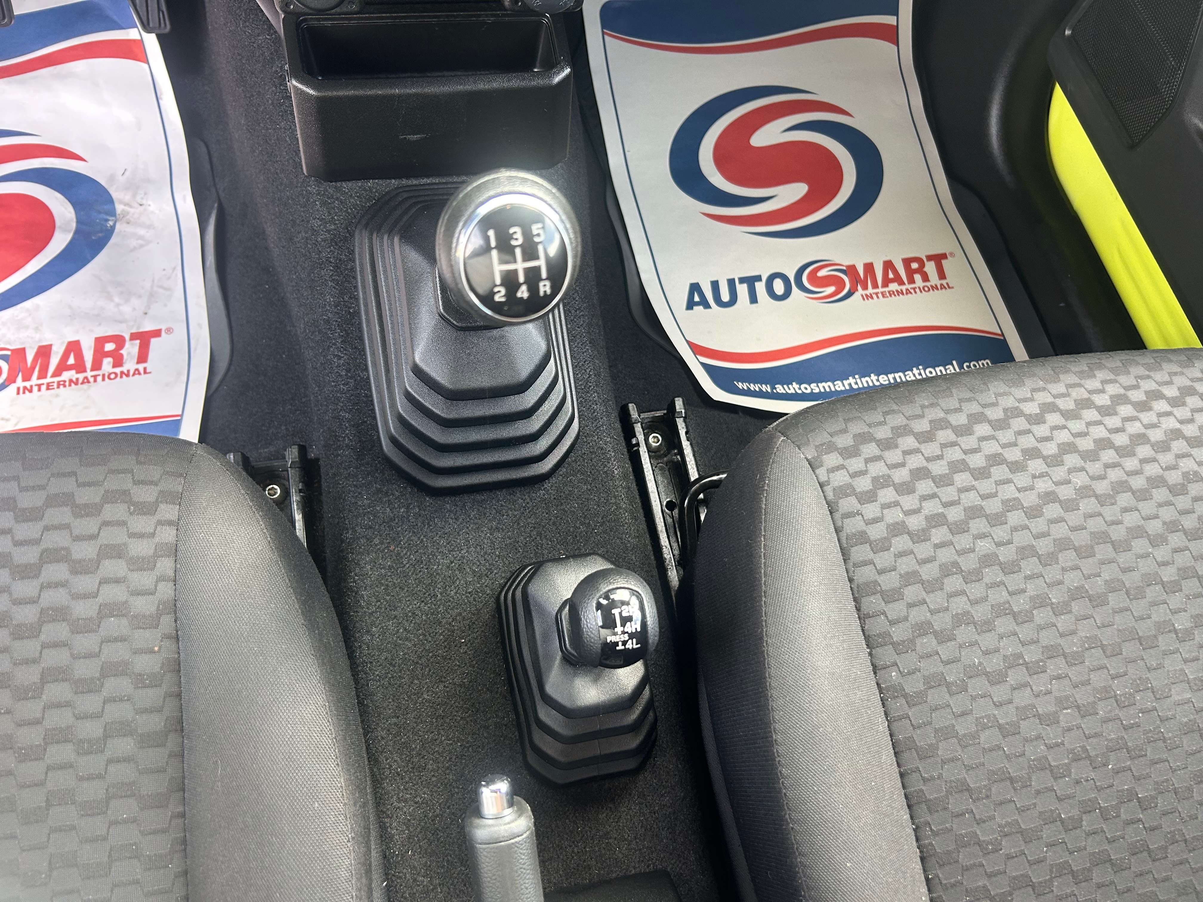 Suzuki Jimny 1.5i 4x4 ALLGRIP 1ER PROPRIO AVEC CARNET COMPLET ***4 PLACES/CLIM***
