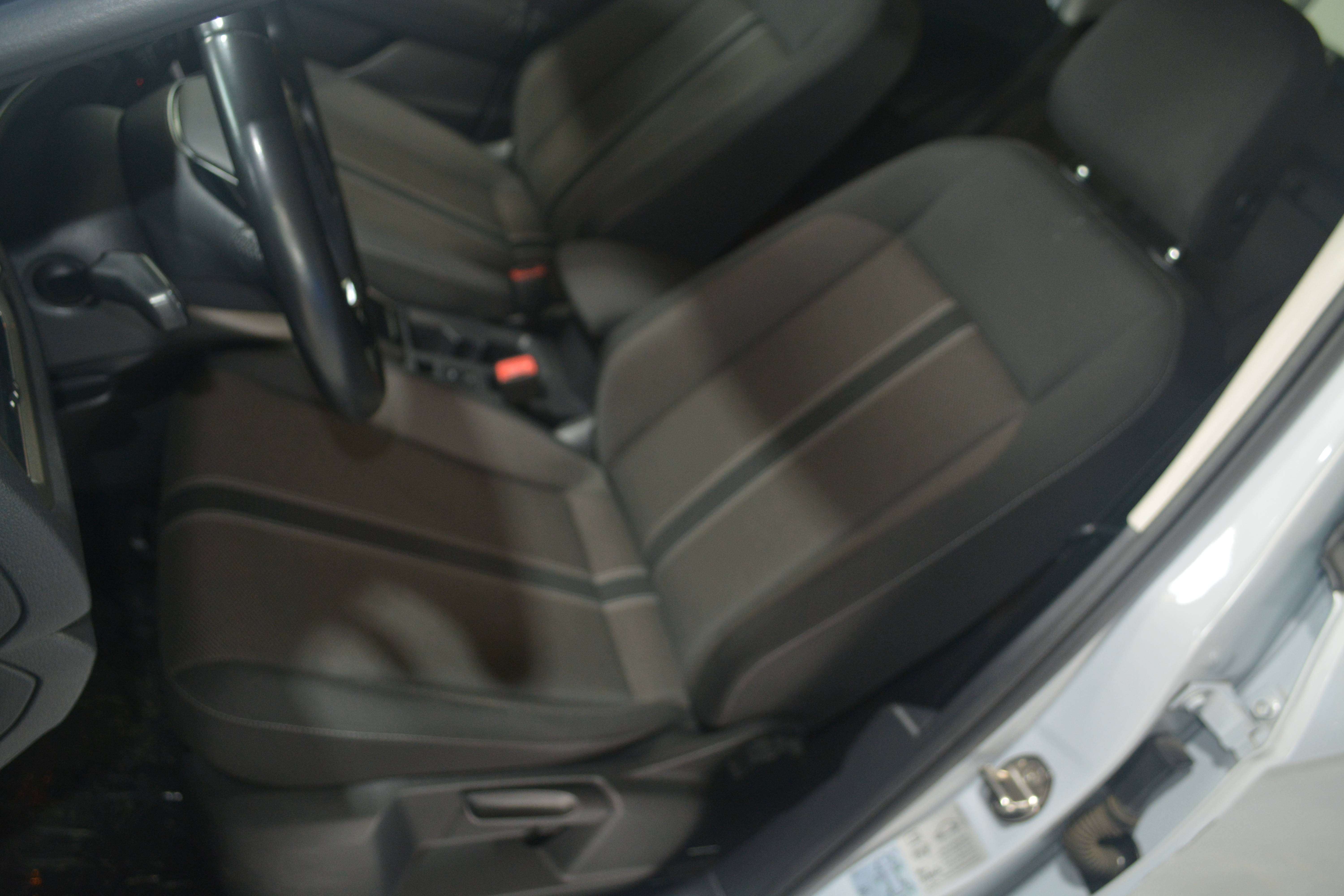 Volkswagen T-Roc T-Roc 1.5 TSI ACT Active OPF DSG / NAVI / APPLE CAR-PLAY / ADAPTIVE CRUISE CONTROL