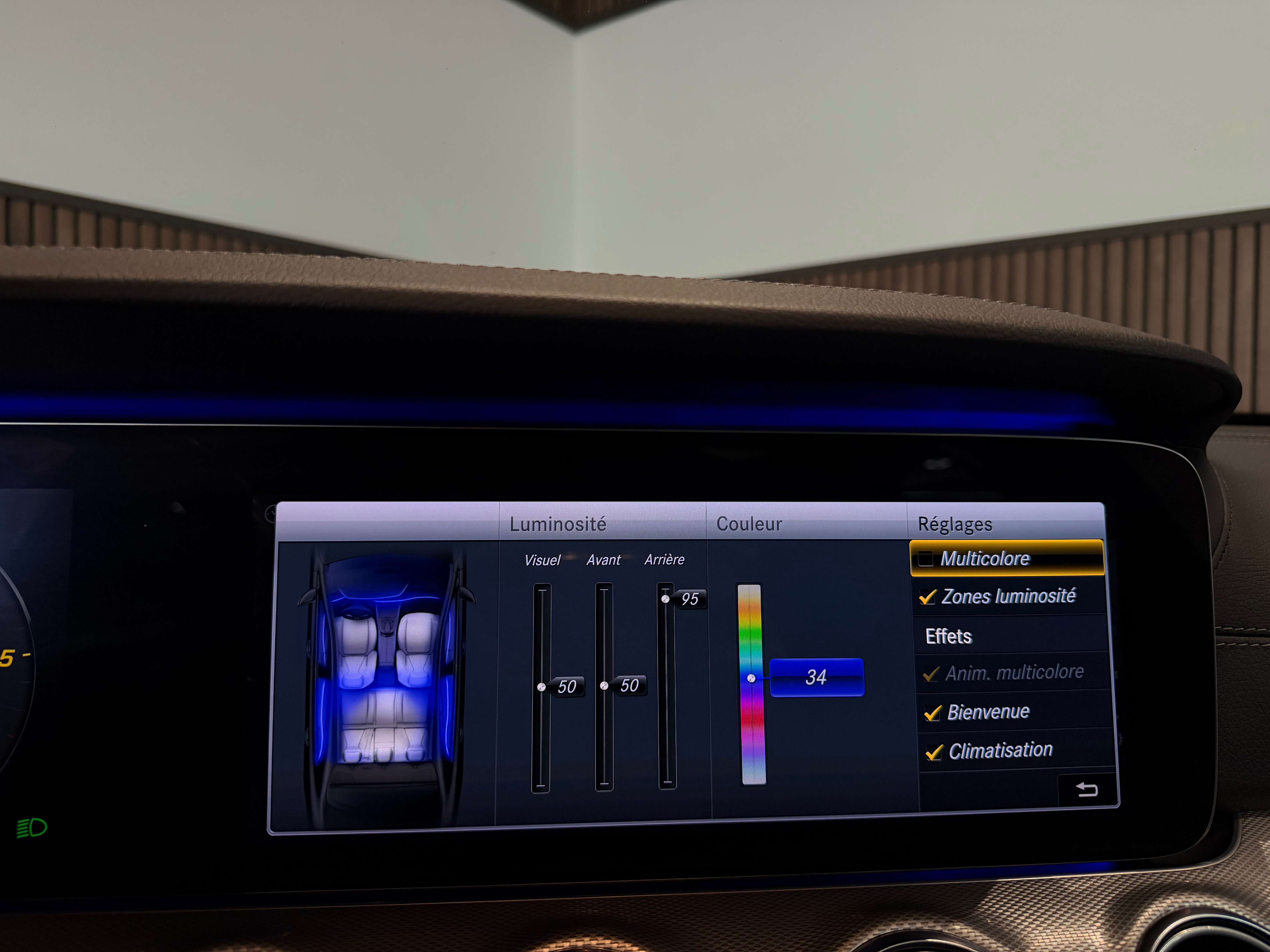 Mercedes-Benz E 220 d - AMG LINE - AUTOMATIQUE - GARANTIE 12MOIS - FULL OPTIONS - 1ERPRO