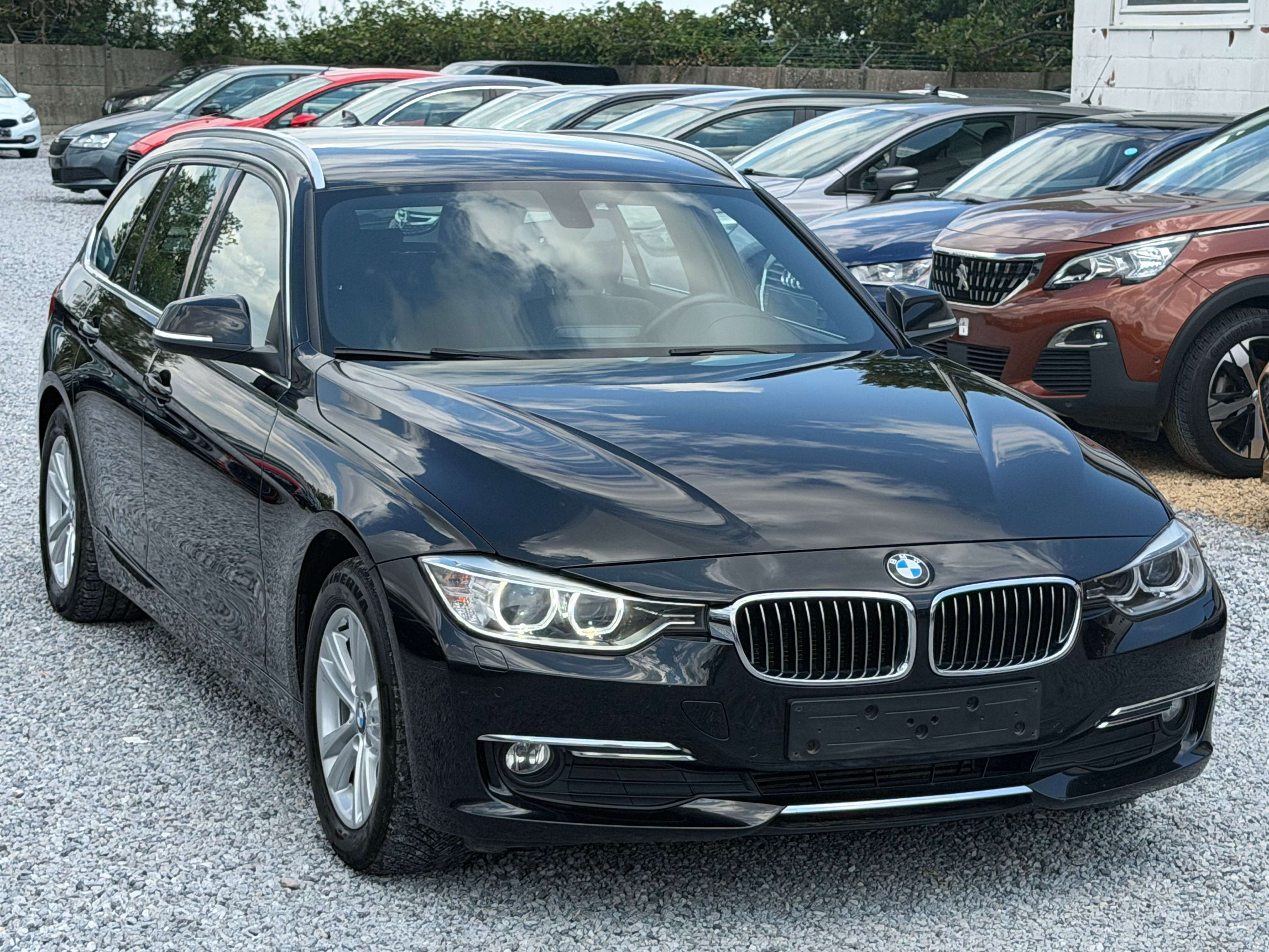 BMW 318 dA Touring - Cuir - Navigation - Xénon