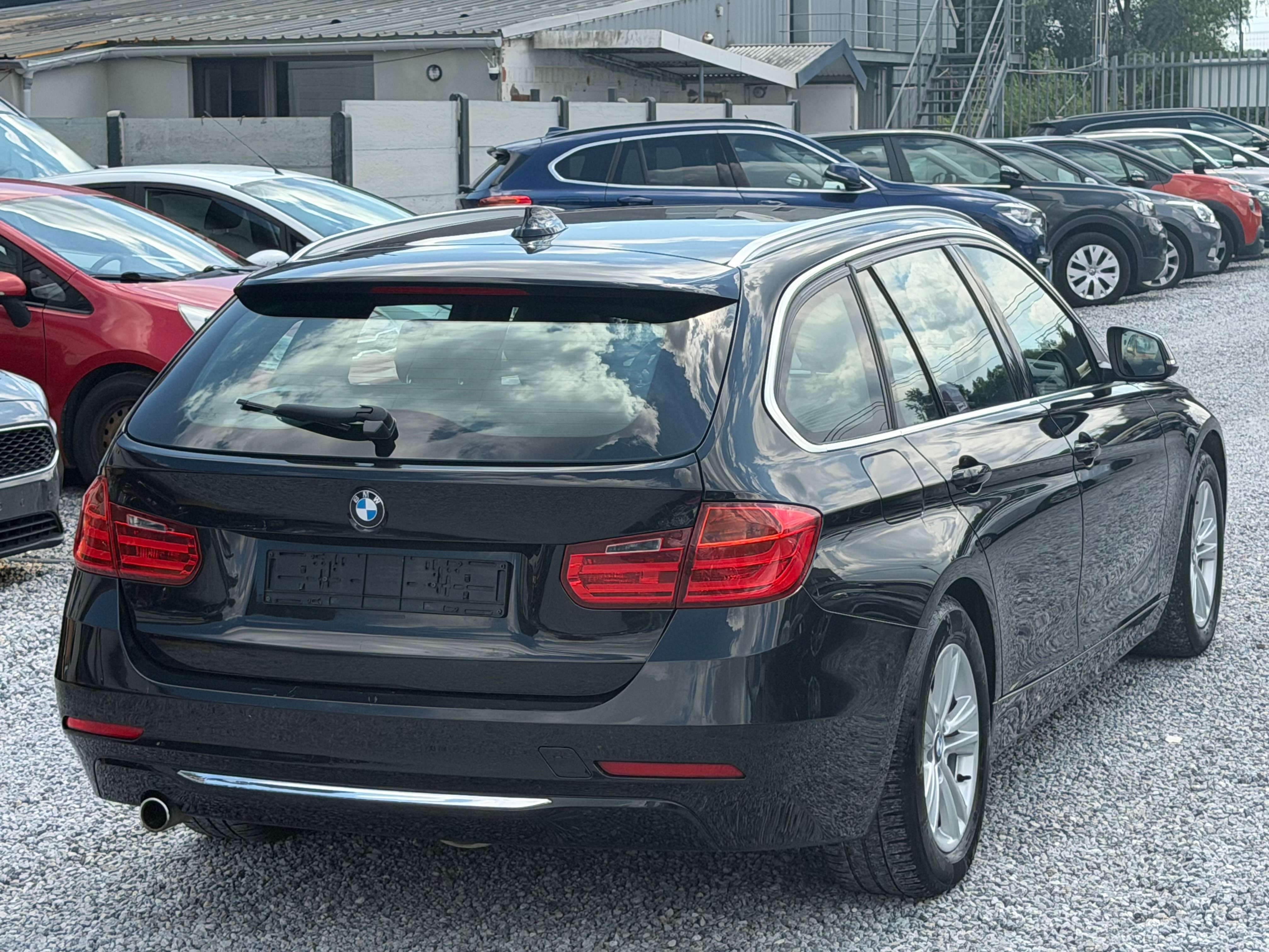 BMW 318 dA Touring - Cuir - Navigation - Xénon