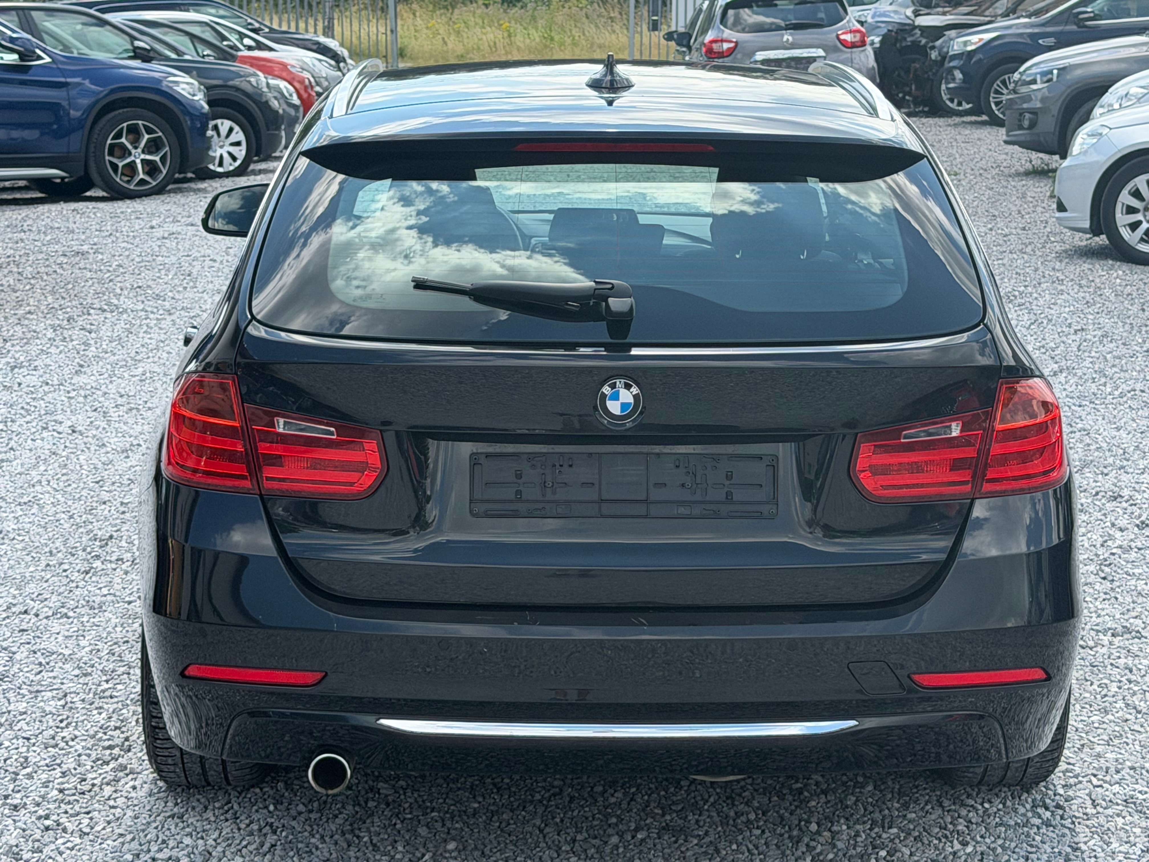 BMW 318 dA Touring - Cuir - Navigation - Xénon