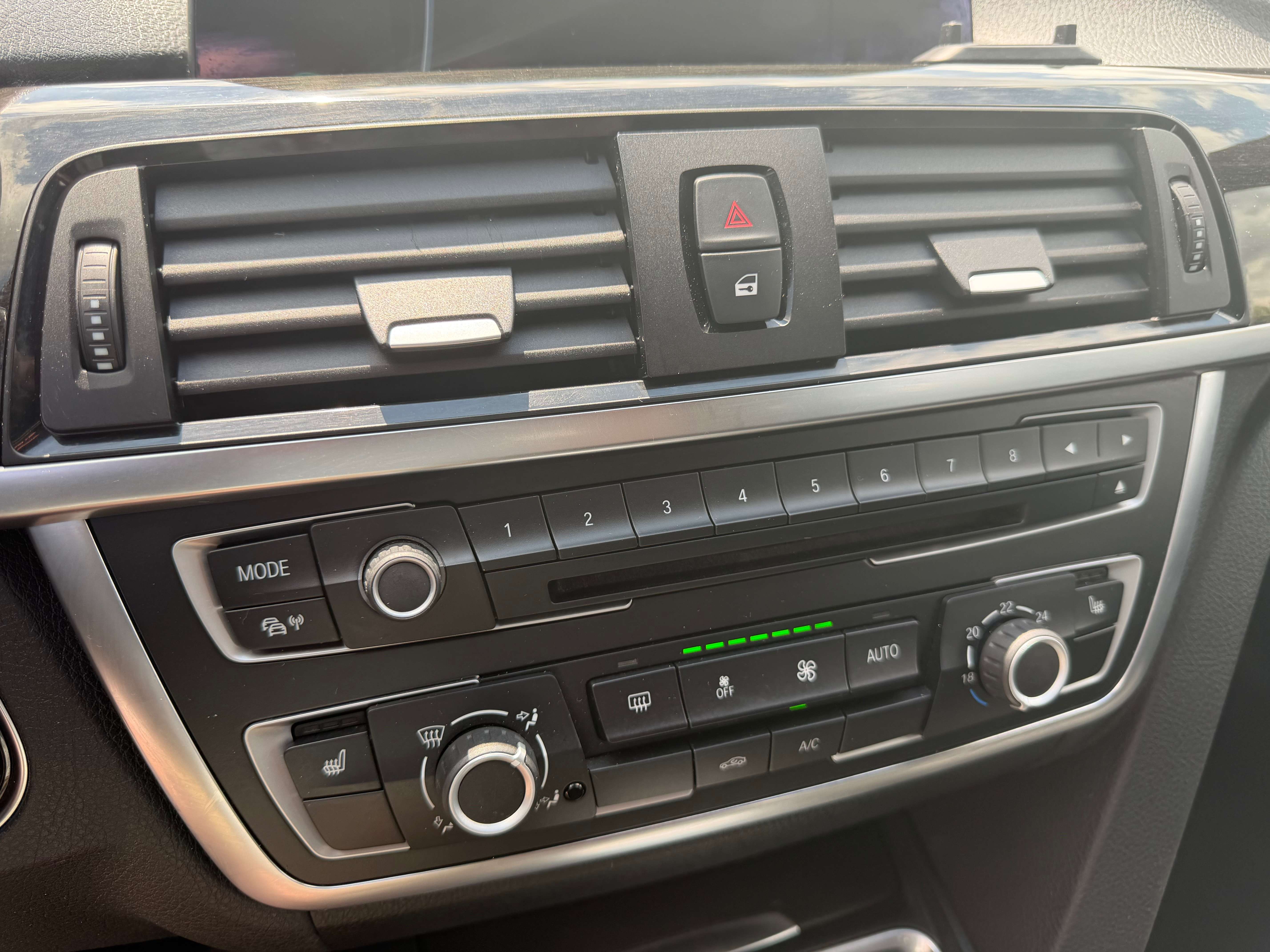 BMW 318 dA Touring - Cuir - Navigation - Xénon