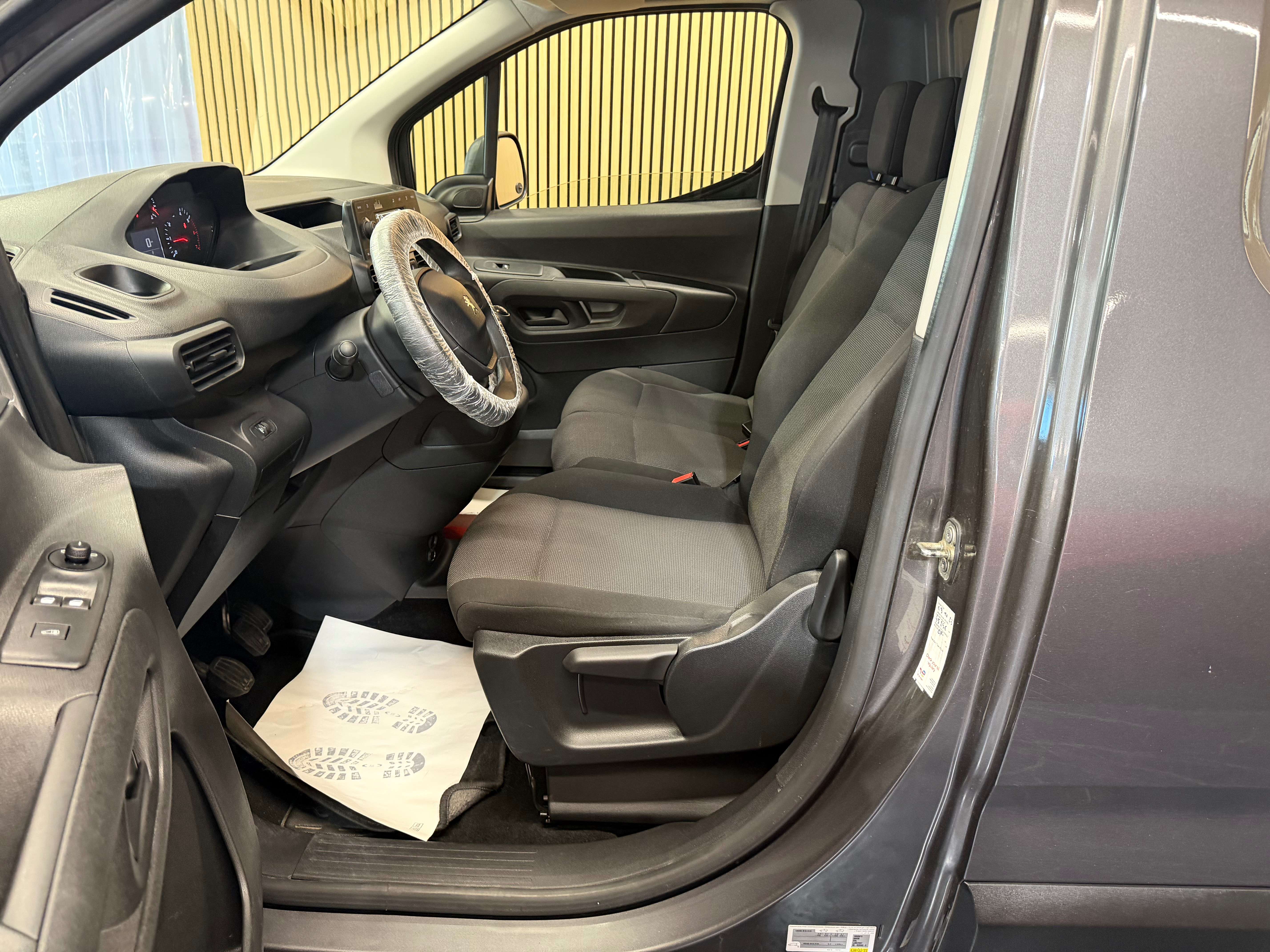 Peugeot Partner 1.5 BLUEHDI UTILITAIRE 49MKM ** UTILITAIRE ** GARANTIE 12 MOIS