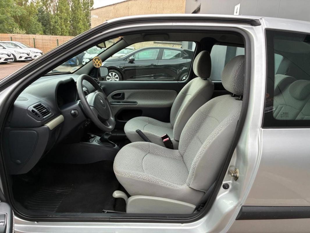 Renault Clio CAMPUS 1.2 75 AUTHENTIQUE | DISTRIBUTION A JOUR REF01