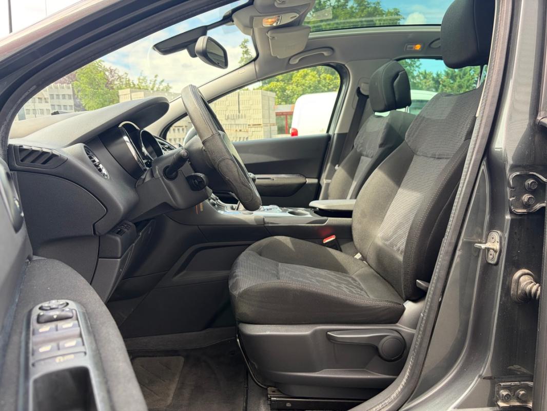 Peugeot 3008 1.6 HDi 112ch Pretium Pack EMBRAYAGE NEUF TOIT PANO GPS BLUETOOTH RÉGULATEUR AUX