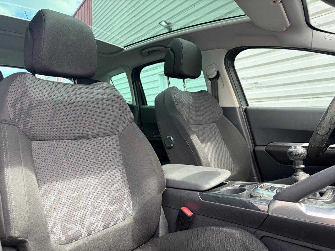 Peugeot 3008 1.6 HDi 112ch Pretium Pack EMBRAYAGE NEUF TOIT PANO GPS BLUETOOTH RÉGULATEUR AUX