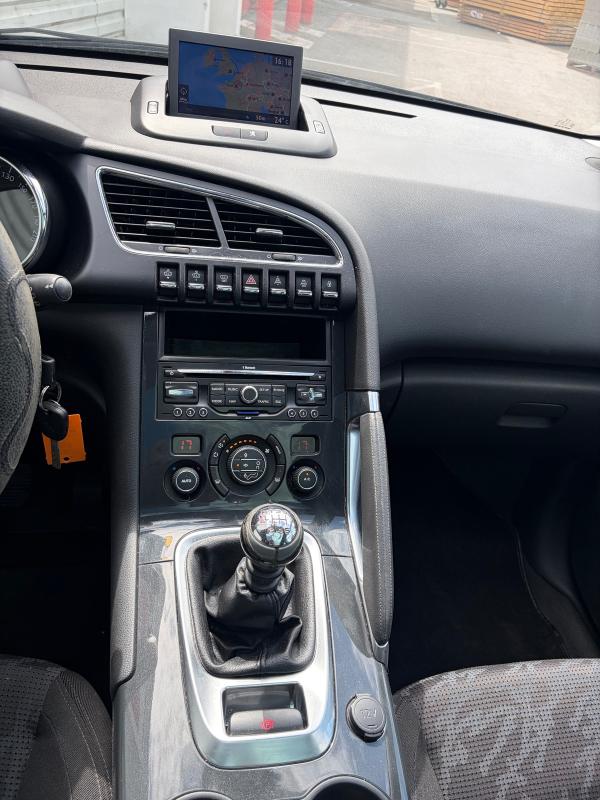 Peugeot 3008 1.6 HDi 112ch Pretium Pack EMBRAYAGE NEUF TOIT PANO GPS BLUETOOTH RÉGULATEUR AUX