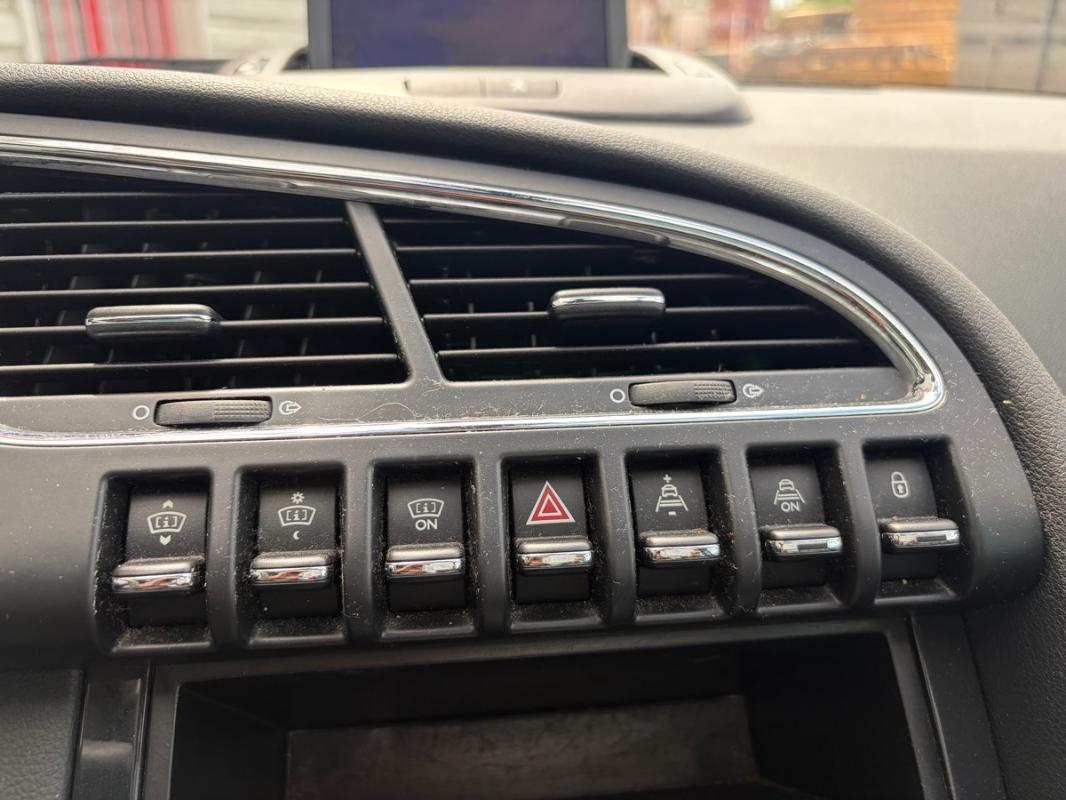 Peugeot 3008 1.6 HDi 112ch Pretium Pack EMBRAYAGE NEUF TOIT PANO GPS BLUETOOTH RÉGULATEUR AUX