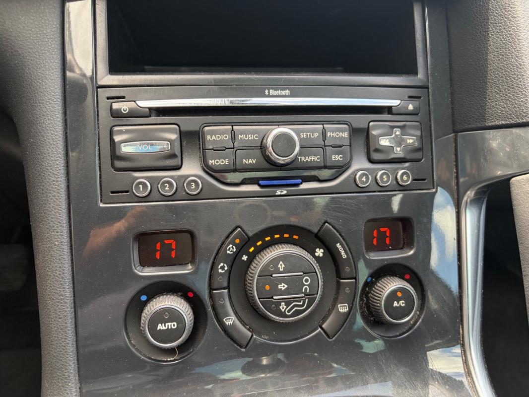Peugeot 3008 1.6 HDi 112ch Pretium Pack EMBRAYAGE NEUF TOIT PANO GPS BLUETOOTH RÉGULATEUR AUX