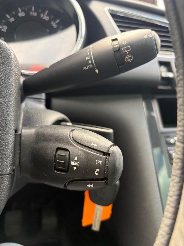 Peugeot 3008 1.6 HDi 112ch Pretium Pack EMBRAYAGE NEUF TOIT PANO GPS BLUETOOTH RÉGULATEUR AUX