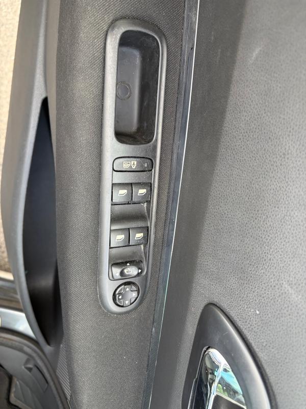 Peugeot 3008 1.6 HDi 112ch Pretium Pack EMBRAYAGE NEUF TOIT PANO GPS BLUETOOTH RÉGULATEUR AUX