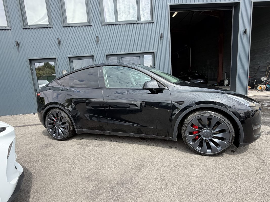 Tesla Model Y PERFORMANCE