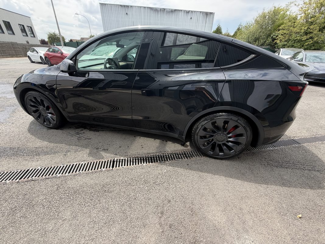 Tesla Model Y PERFORMANCE